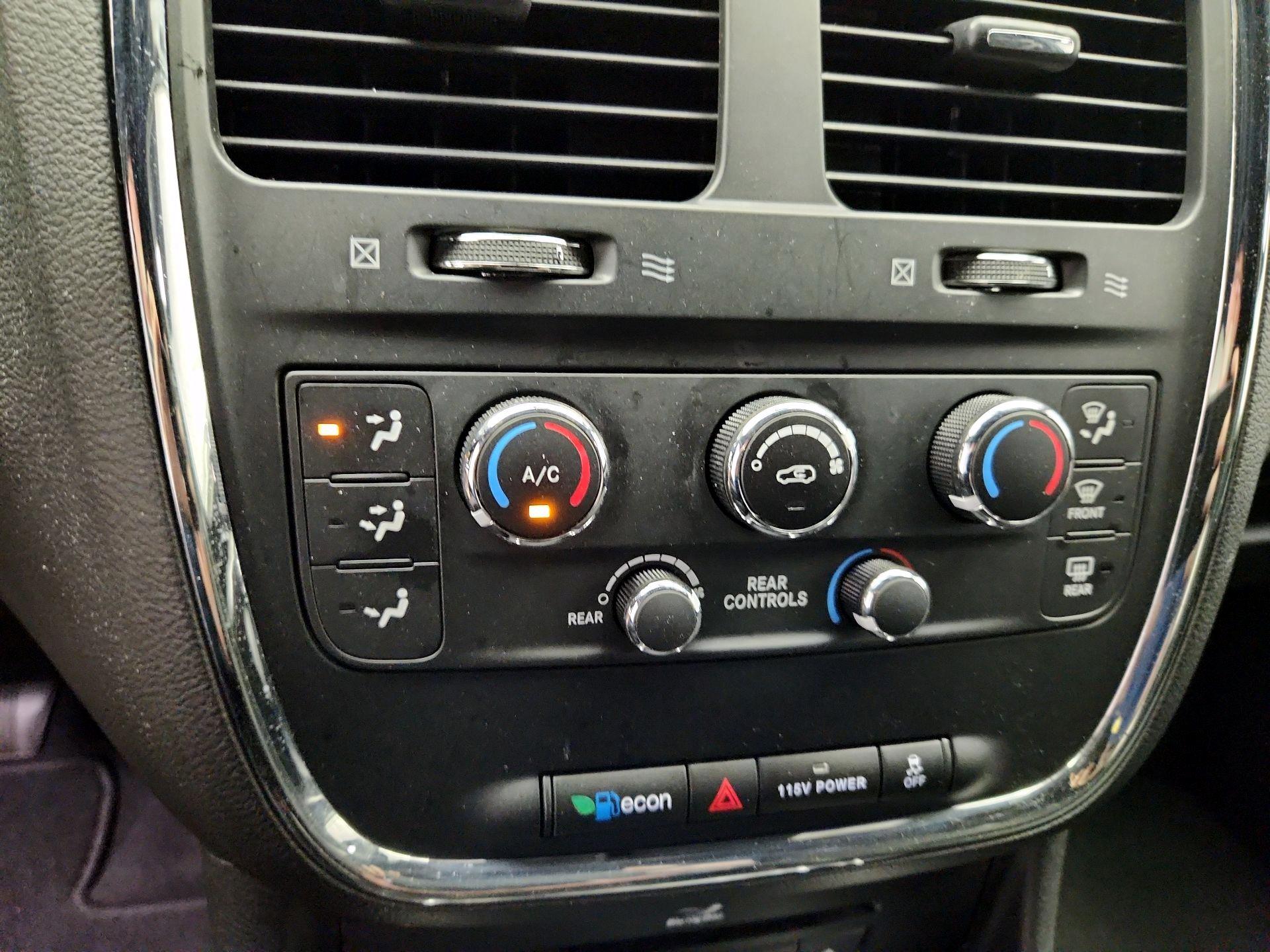 Thumbnail: 2015 Dodge Grand Caravan - 16