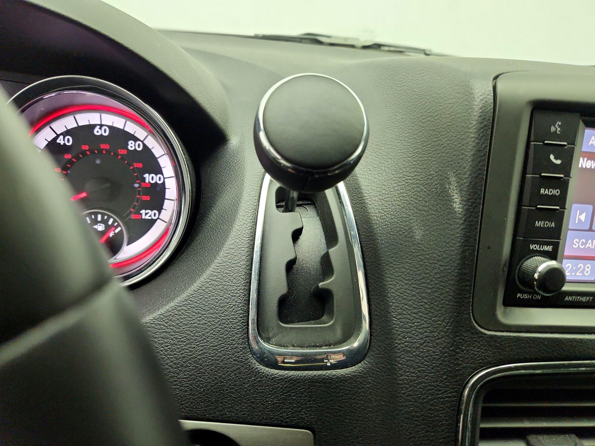 Thumbnail: 2015 Dodge Grand Caravan - 17