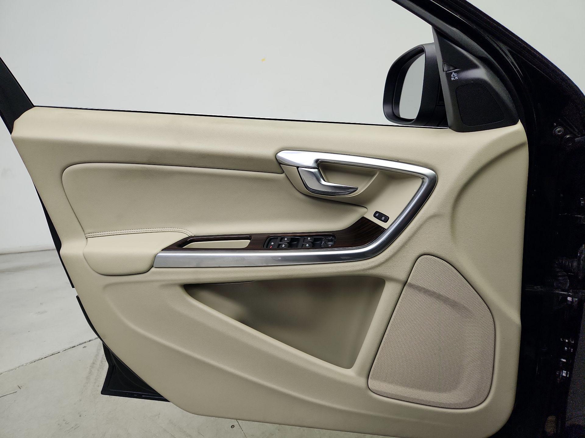 Thumbnail: 2015 Volvo S60 - 12