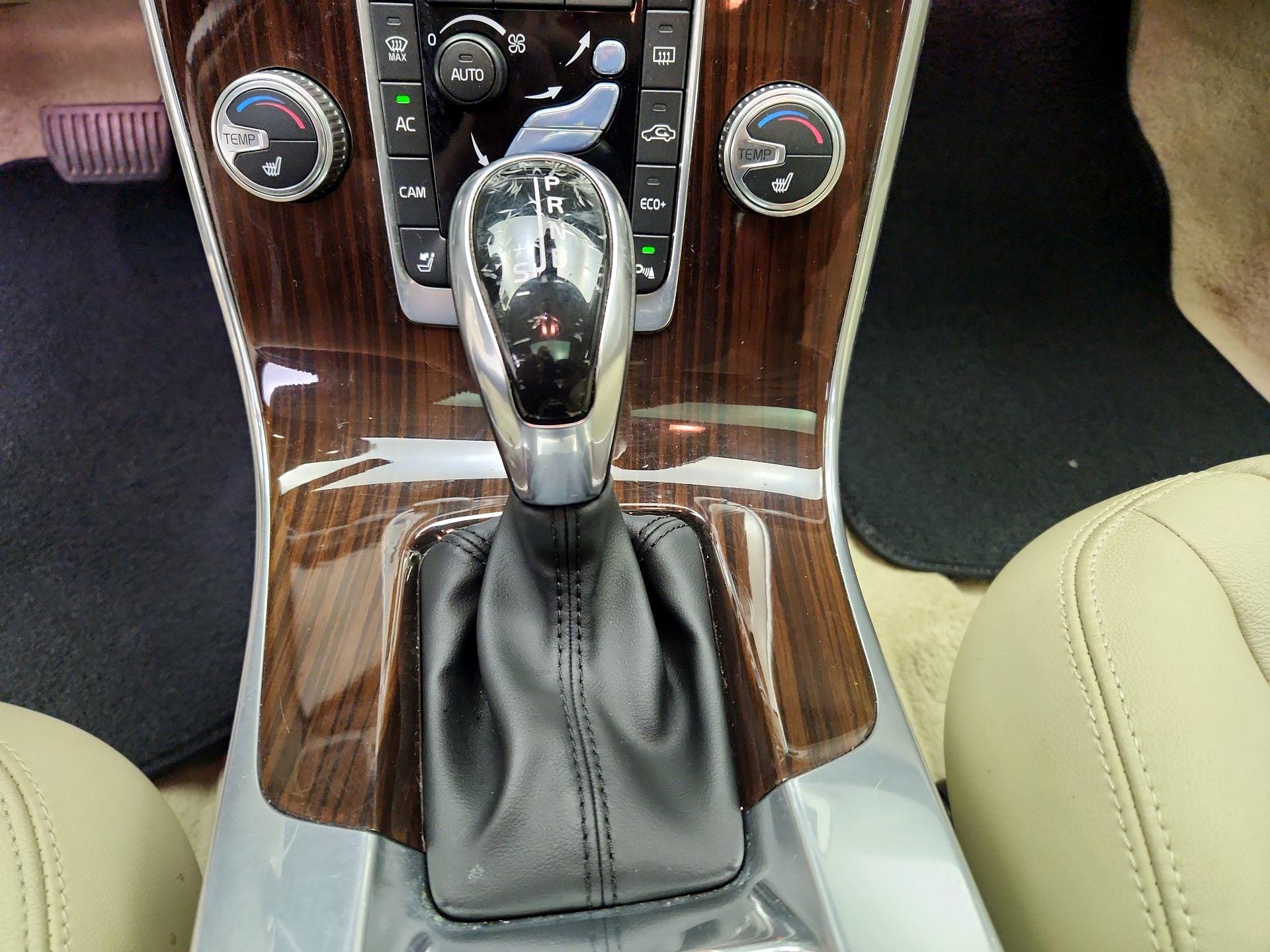 Thumbnail: 2015 Volvo S60 - 18