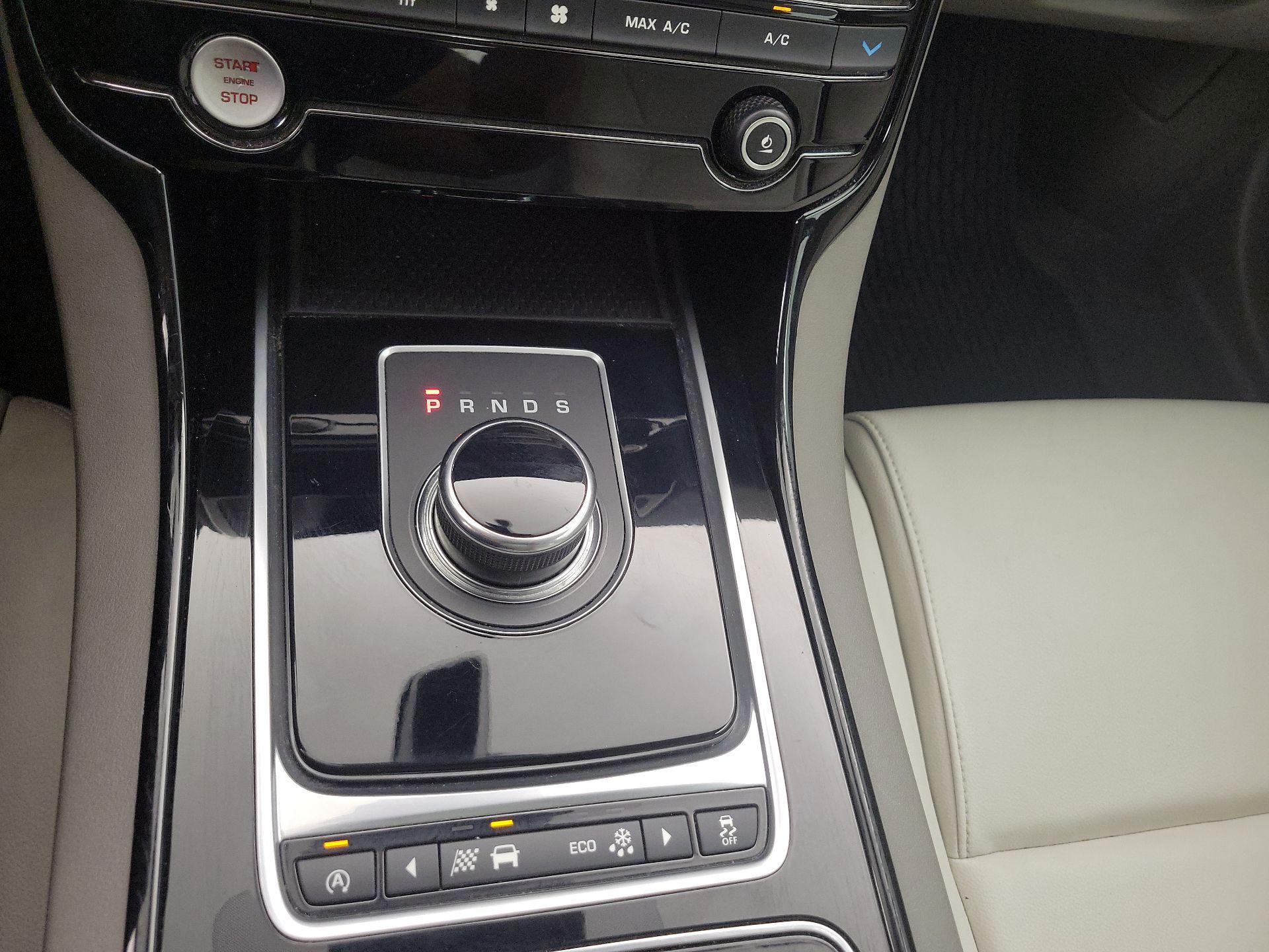 Thumbnail: 2017 Jaguar XE - 18