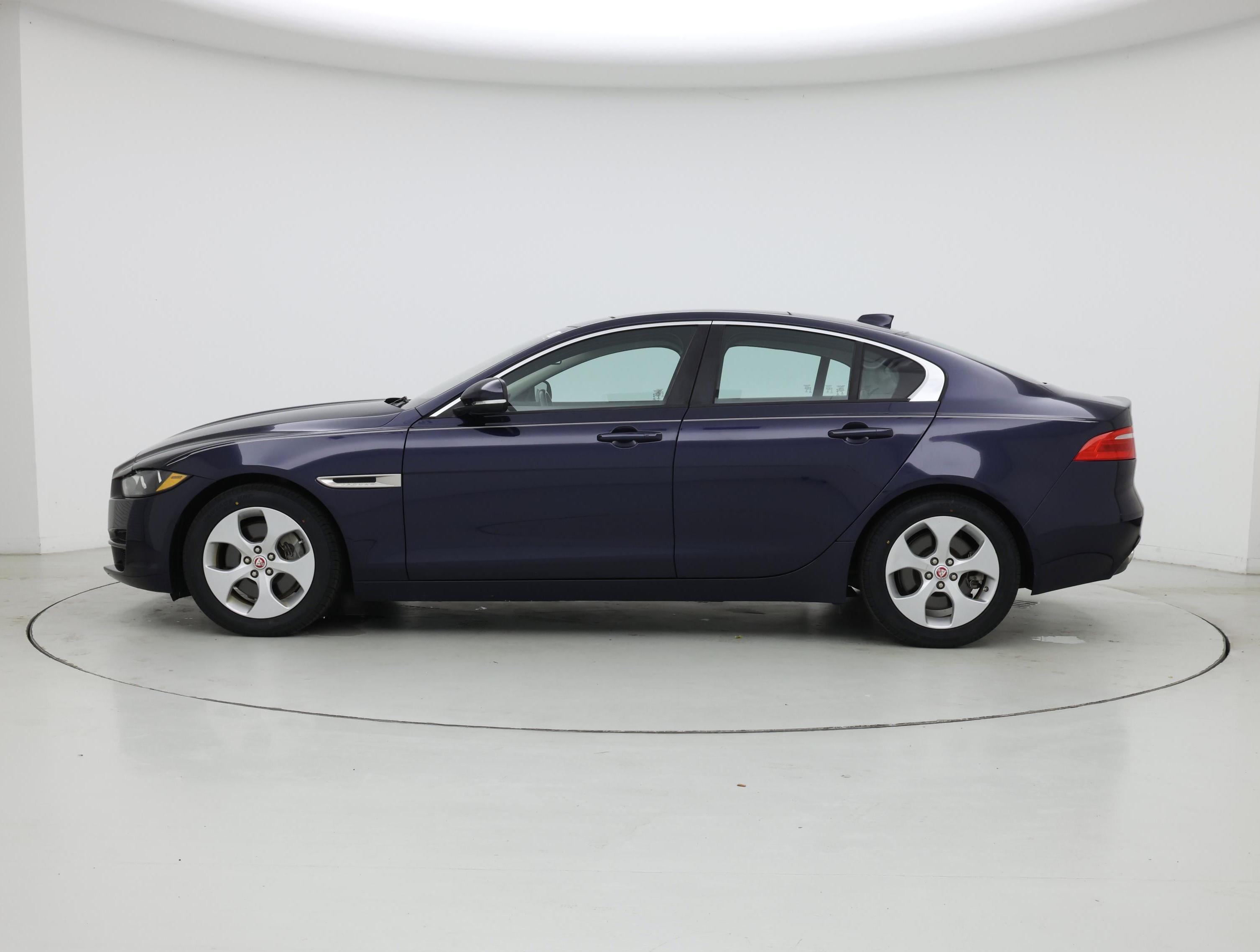 Thumbnail: 2017 Jaguar XE - 3