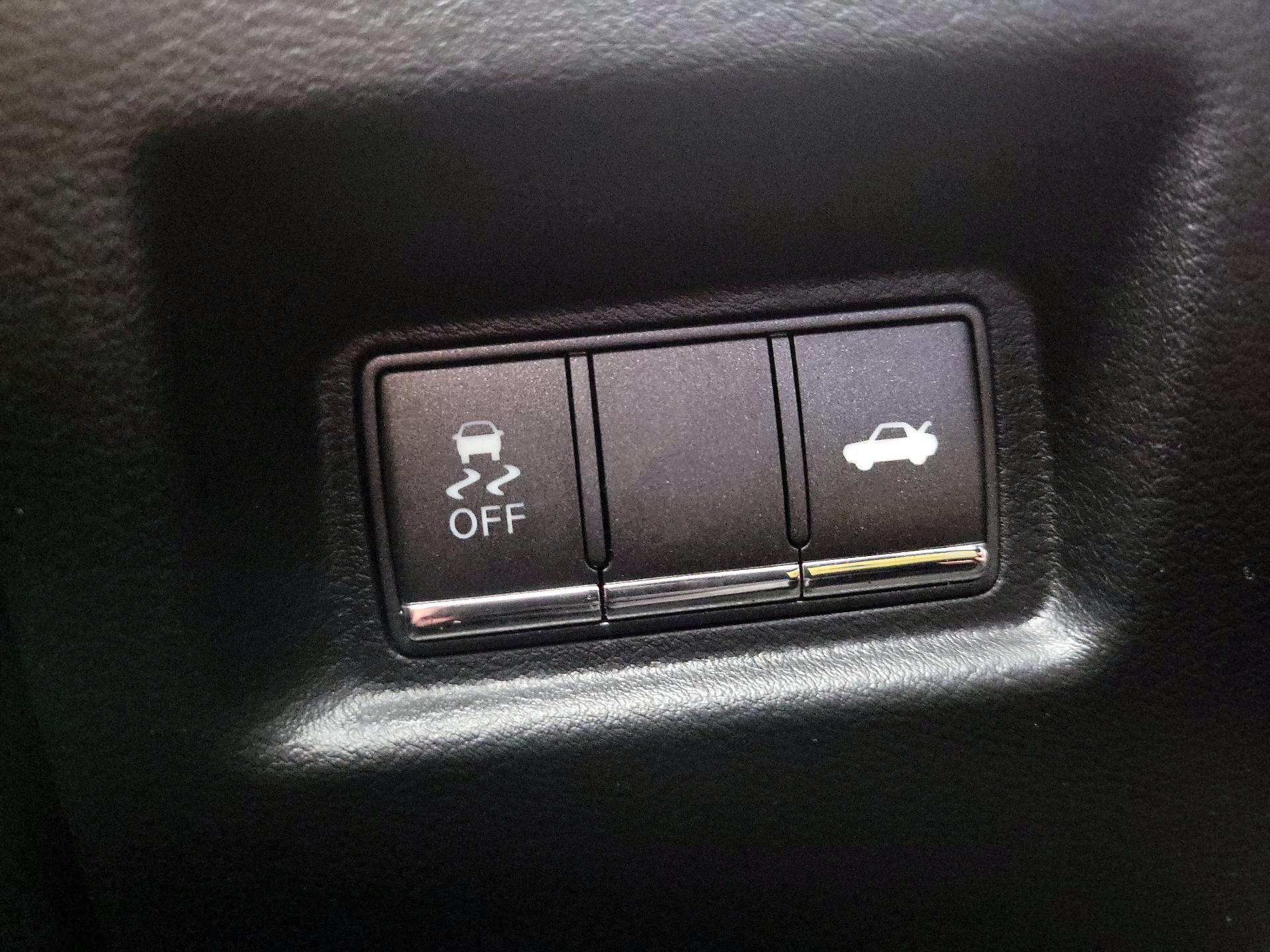 Thumbnail: 2015 INFINITI Q50 - 13
