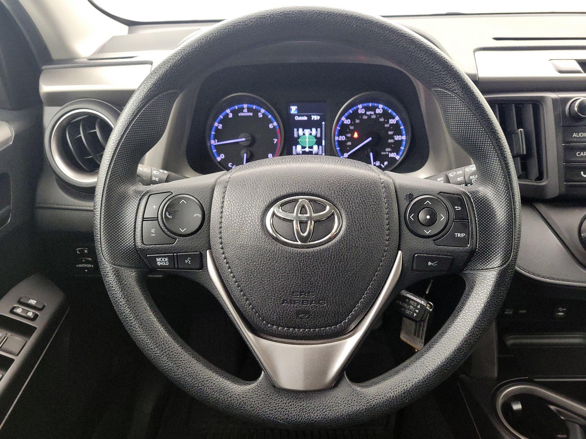 Thumbnail: 2018 Toyota RAV4 - 10