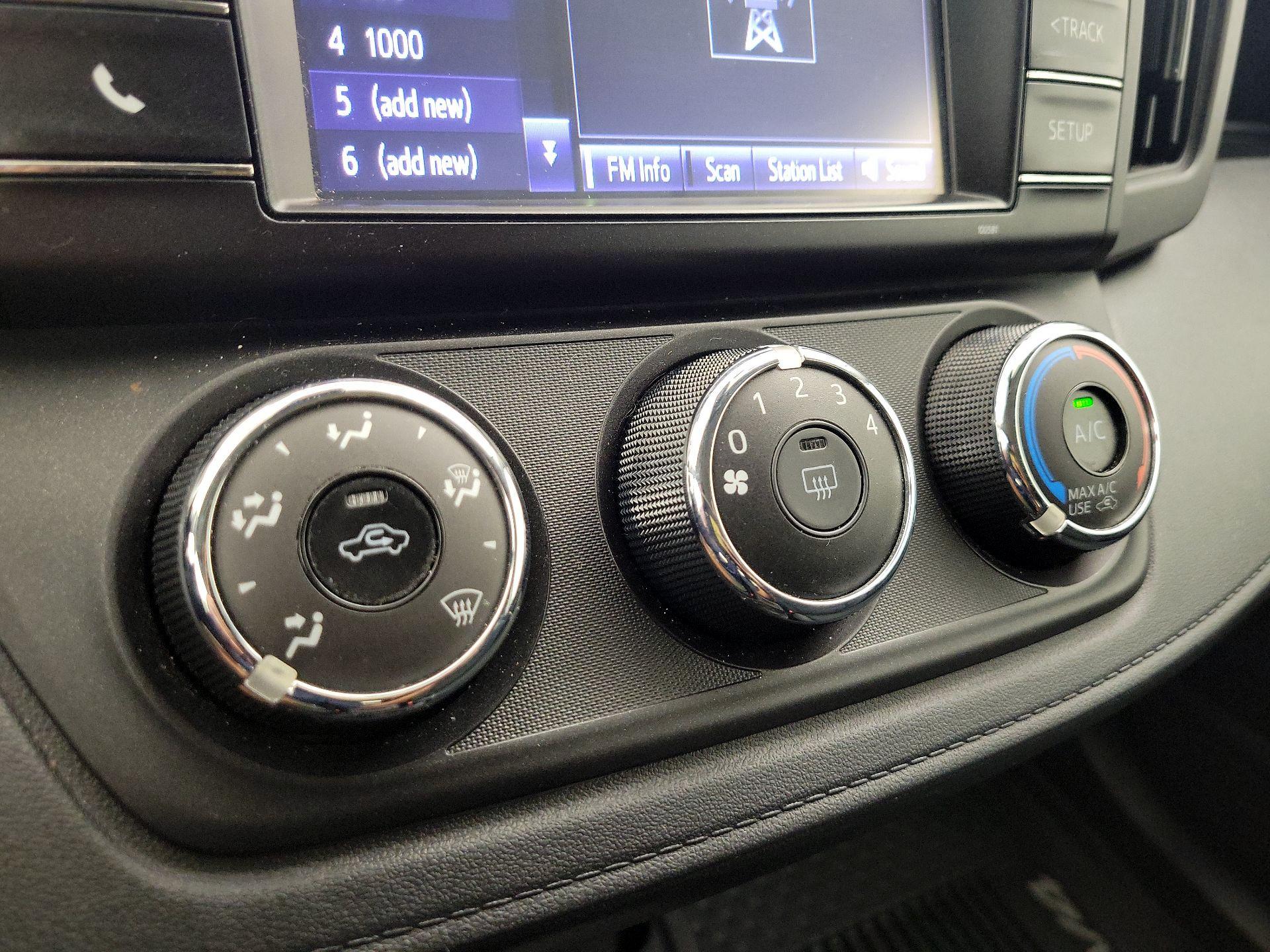 Thumbnail: 2018 Toyota RAV4 - 16