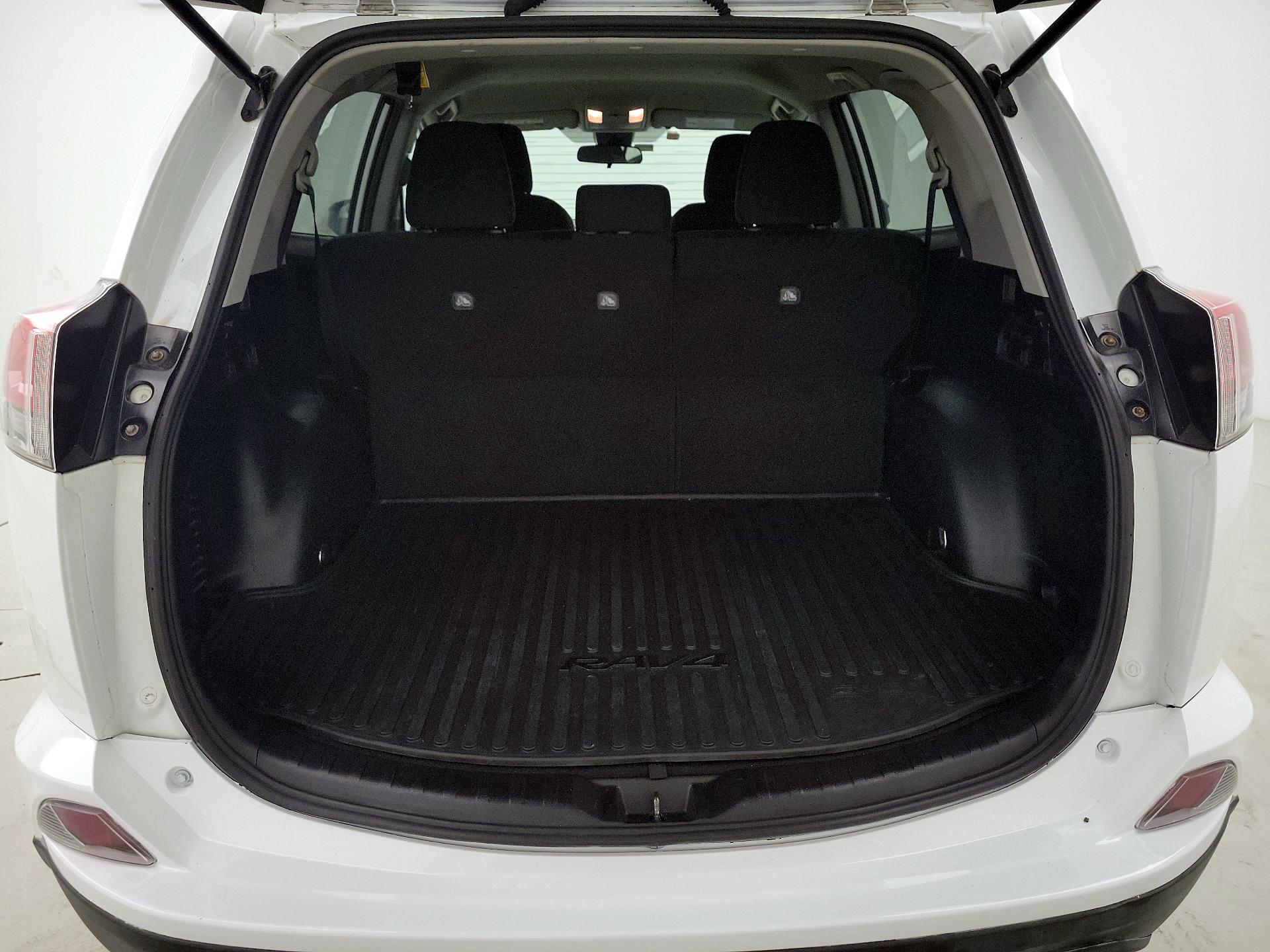 Thumbnail: 2018 Toyota RAV4 - 20