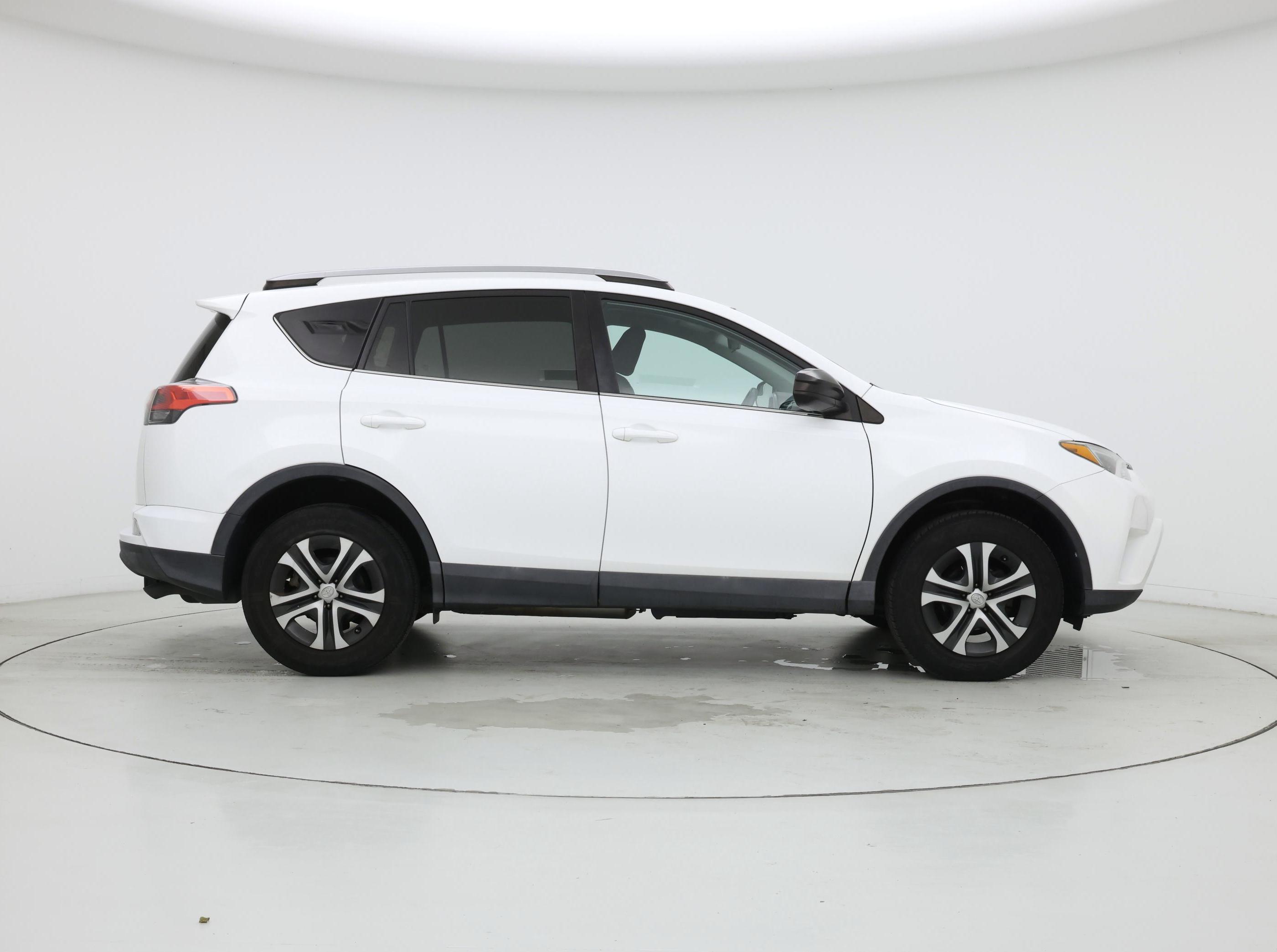 Thumbnail: 2018 Toyota RAV4 - 7