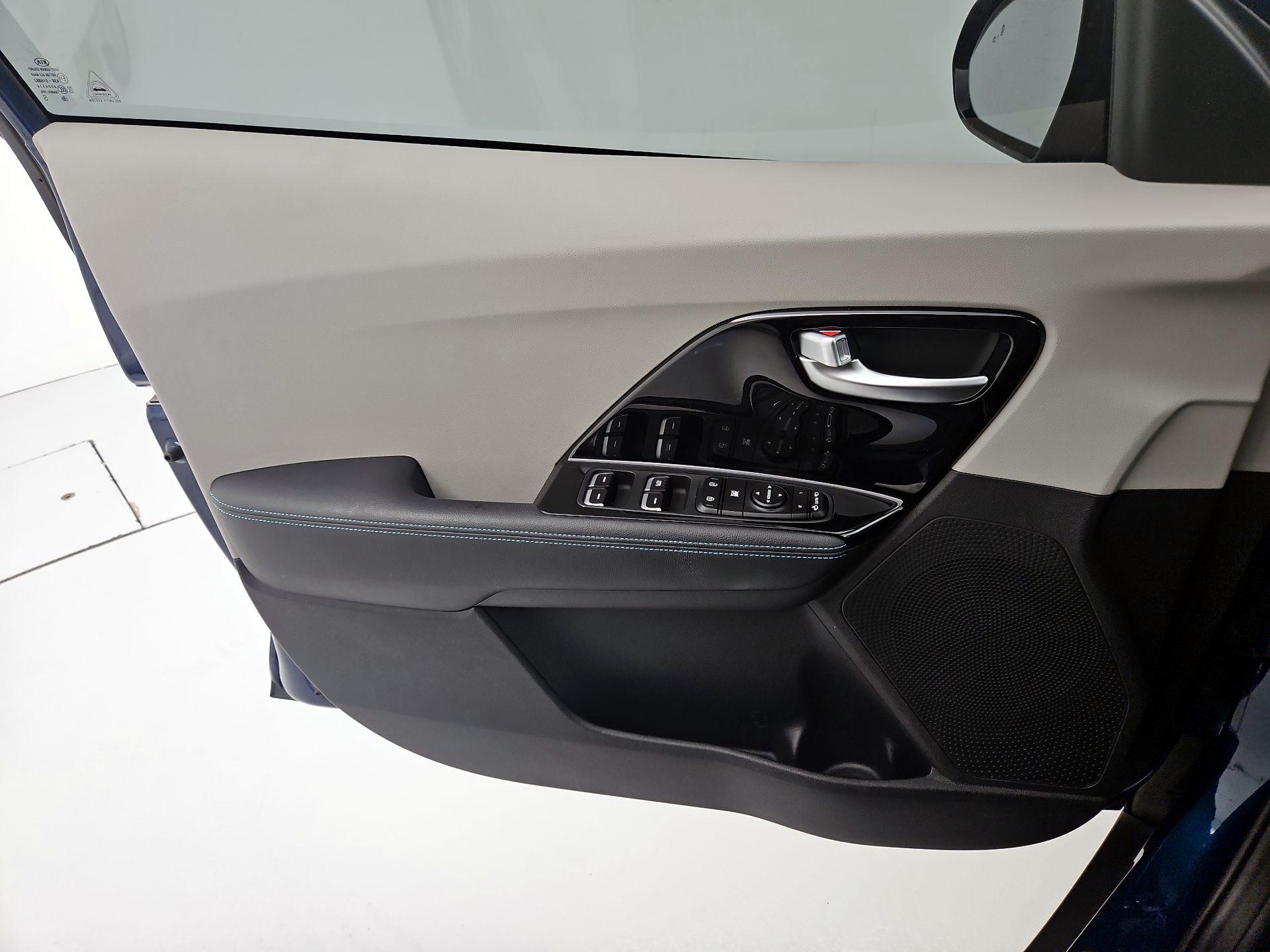Thumbnail: 2020 Kia Niro - 12