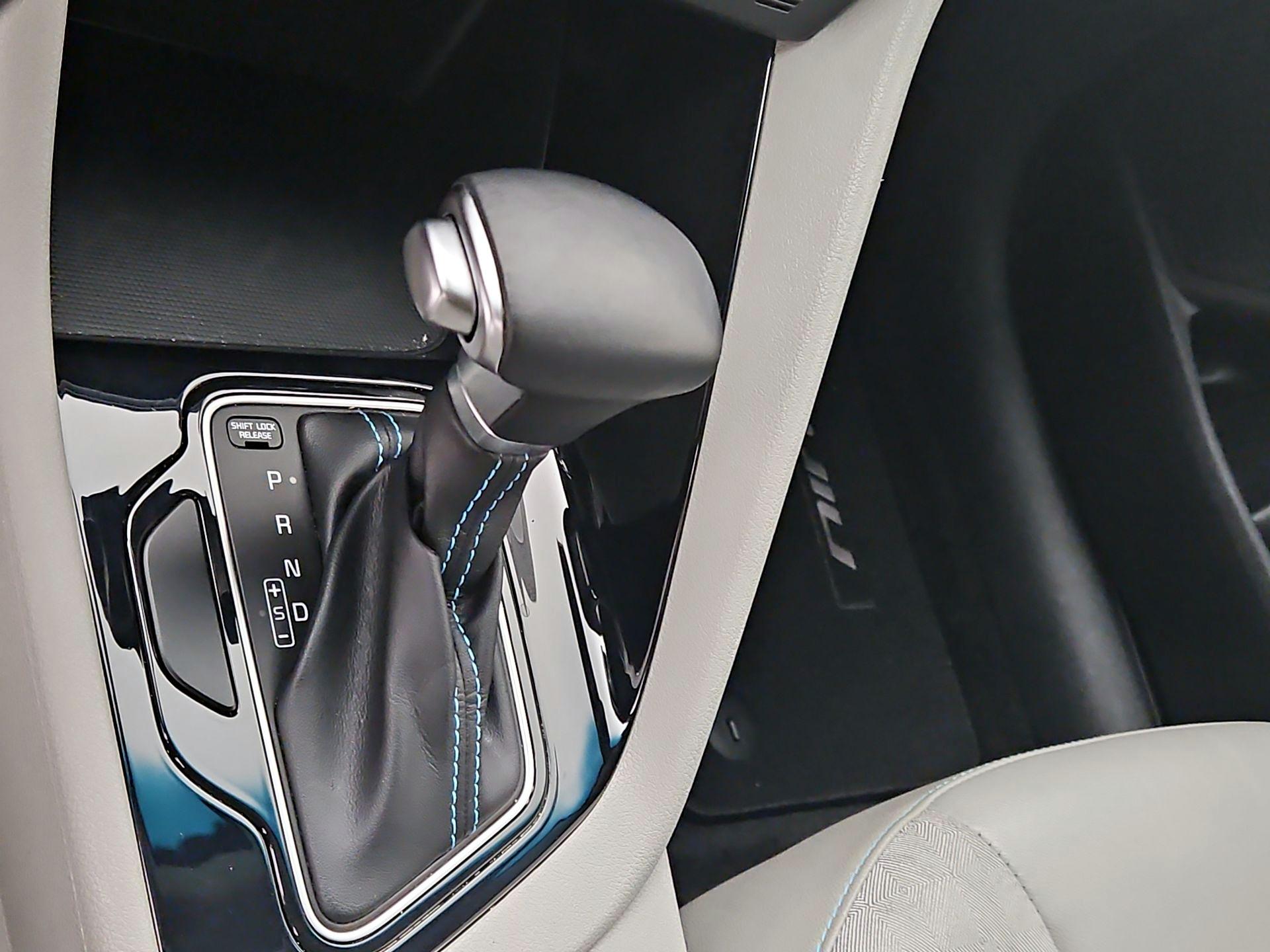 Thumbnail: 2020 Kia Niro - 17