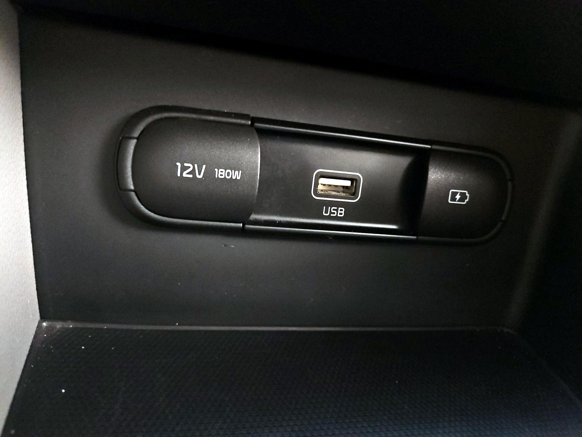 Thumbnail: 2020 Kia Niro - 18