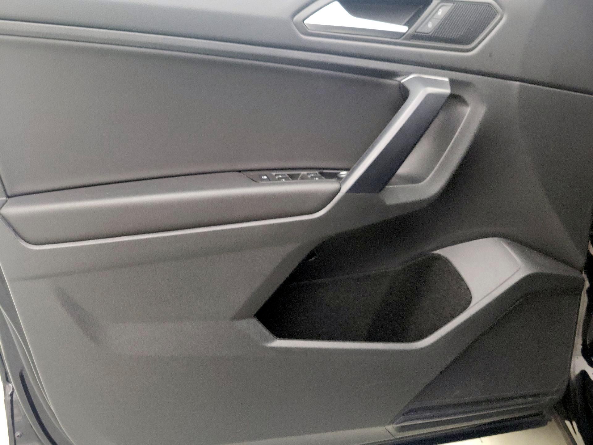 Thumbnail: 2021 Volkswagen Tiguan - 12
