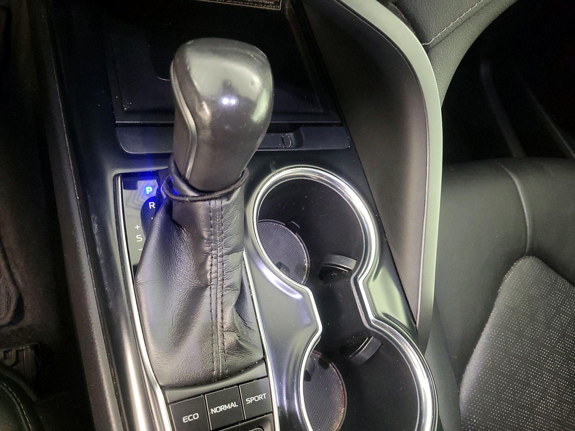 Thumbnail: 2019 Toyota Camry - 15