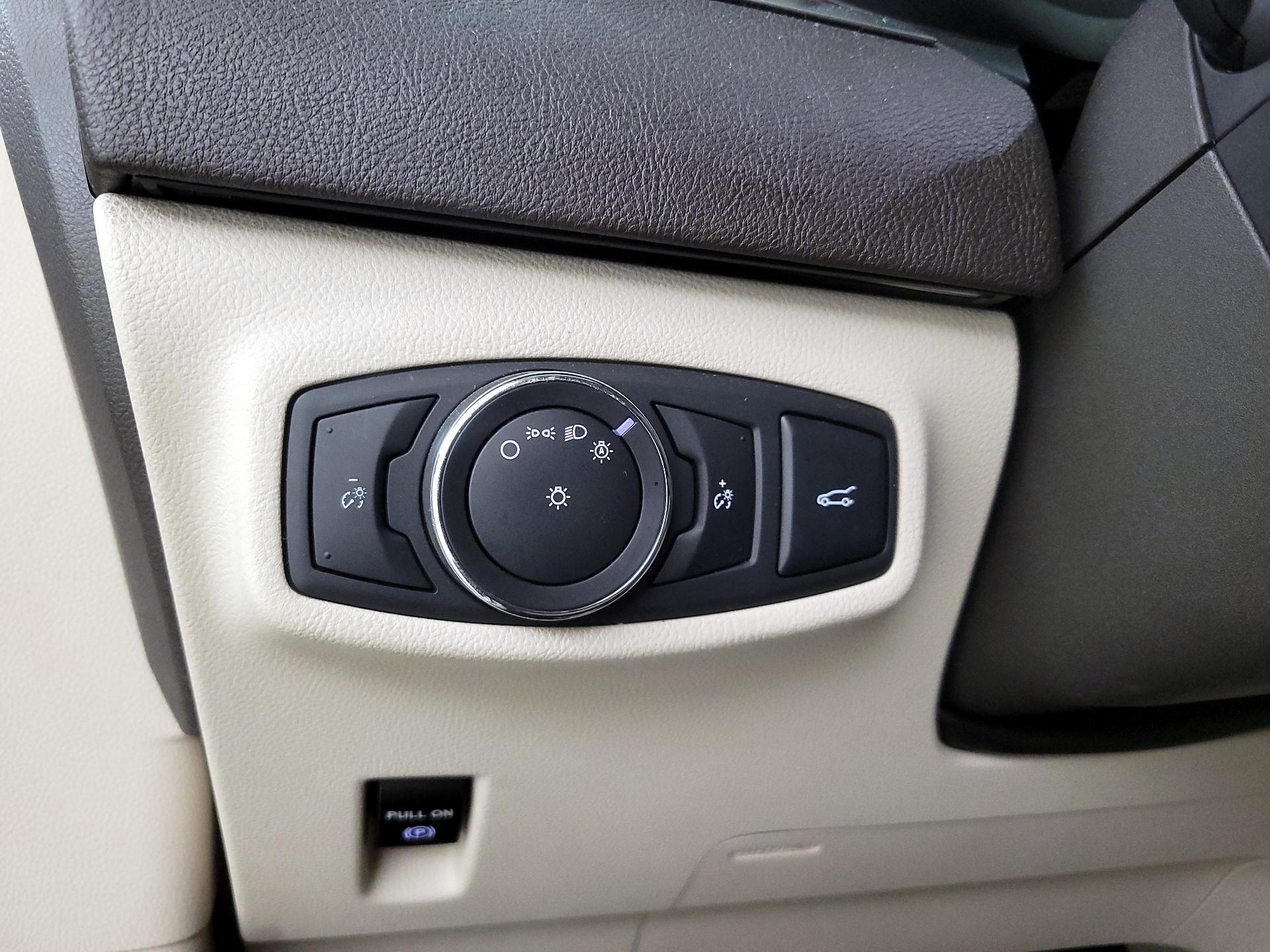 Thumbnail: 2017 Lincoln MKC - 11