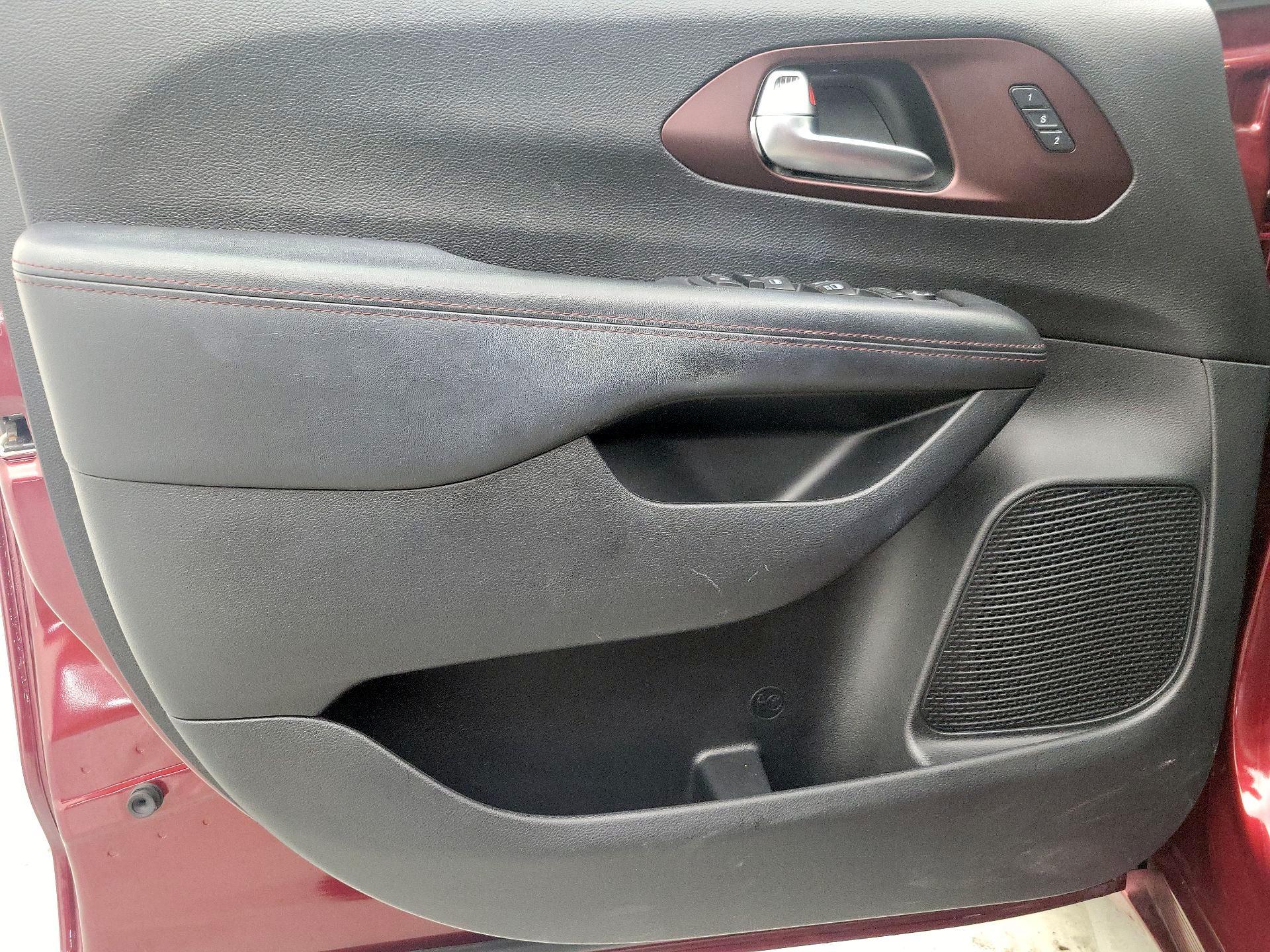 Thumbnail: 2020 Chrysler Pacifica - 12