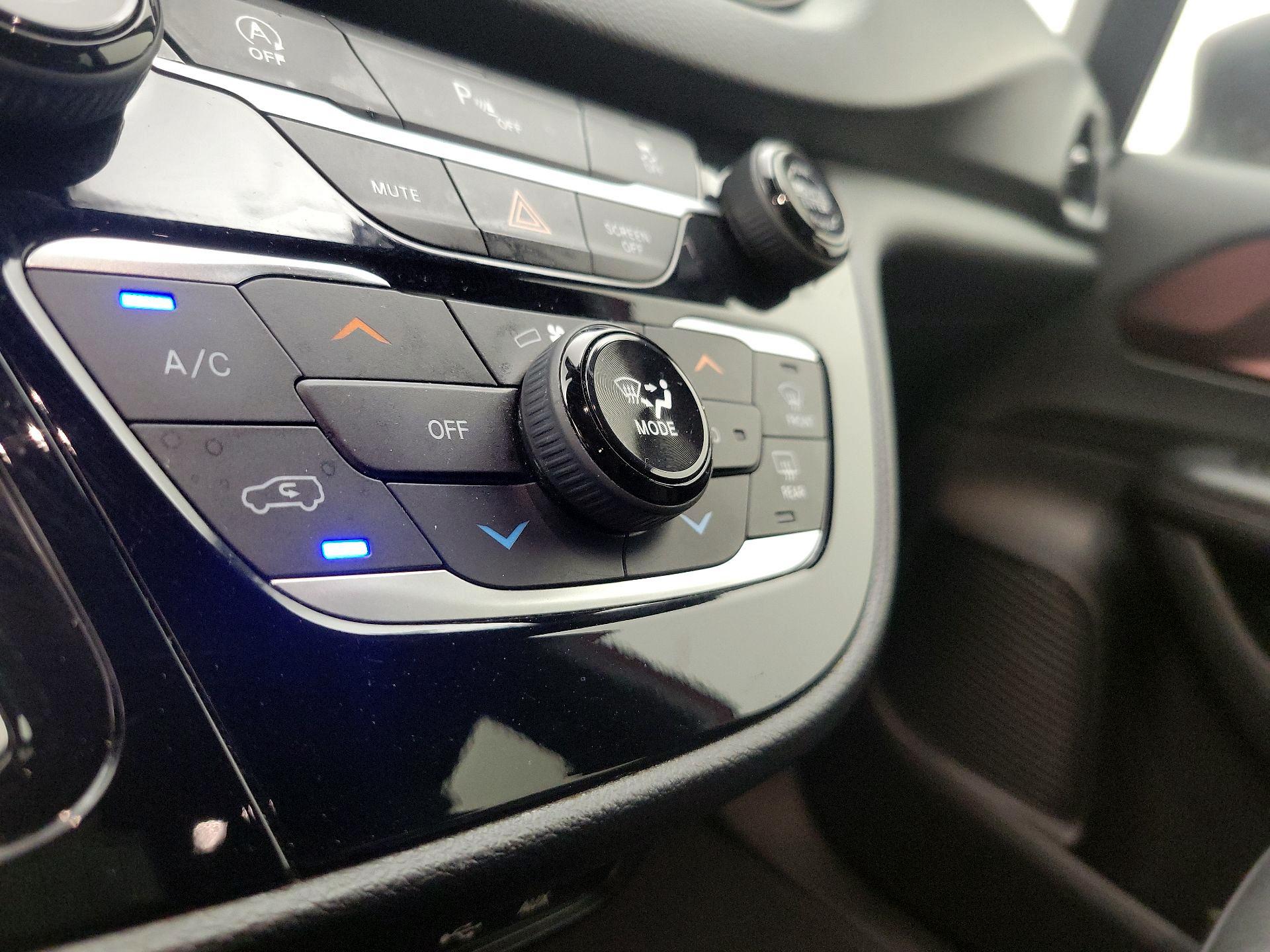 Thumbnail: 2020 Chrysler Pacifica - 16