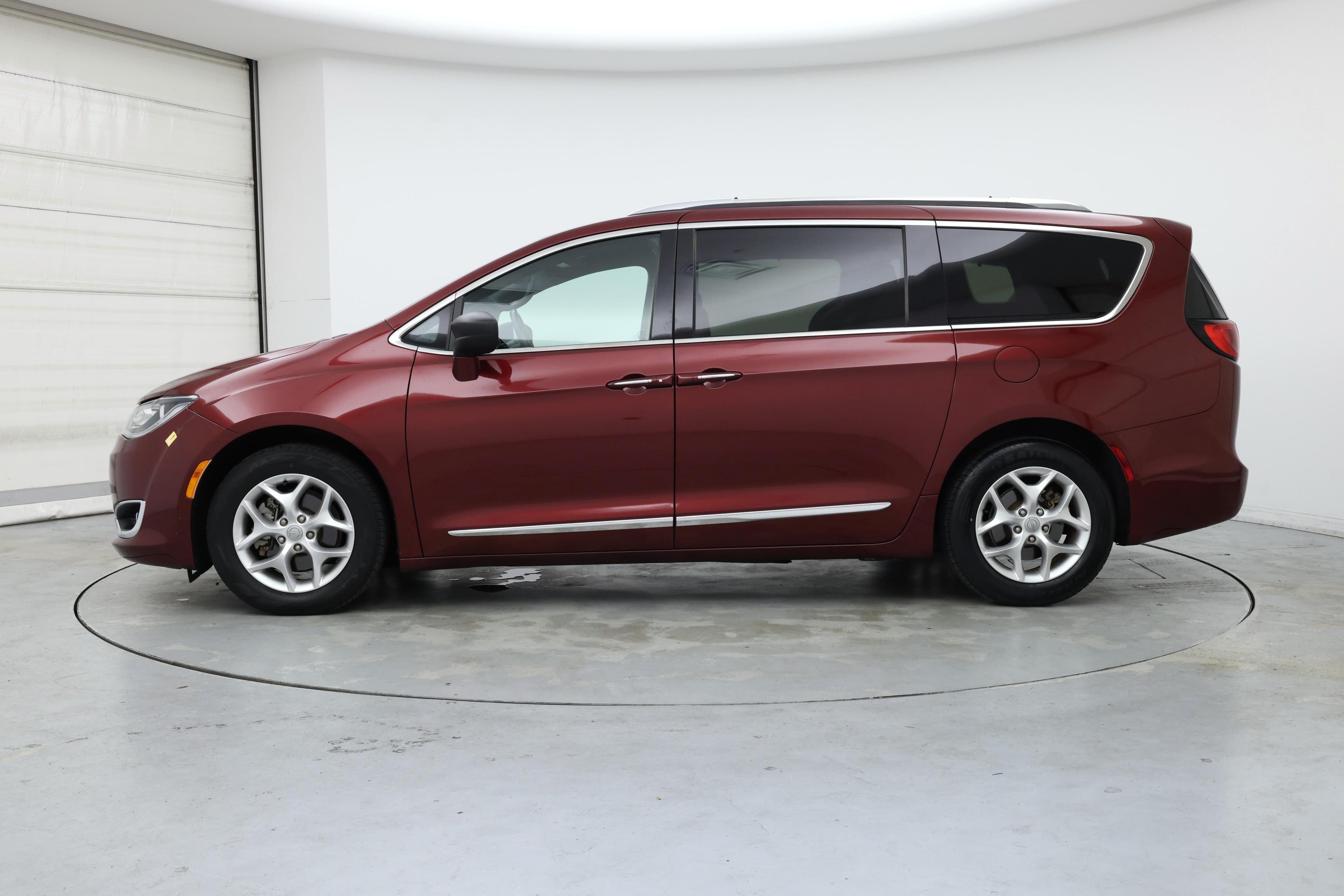 Thumbnail: 2020 Chrysler Pacifica - 3