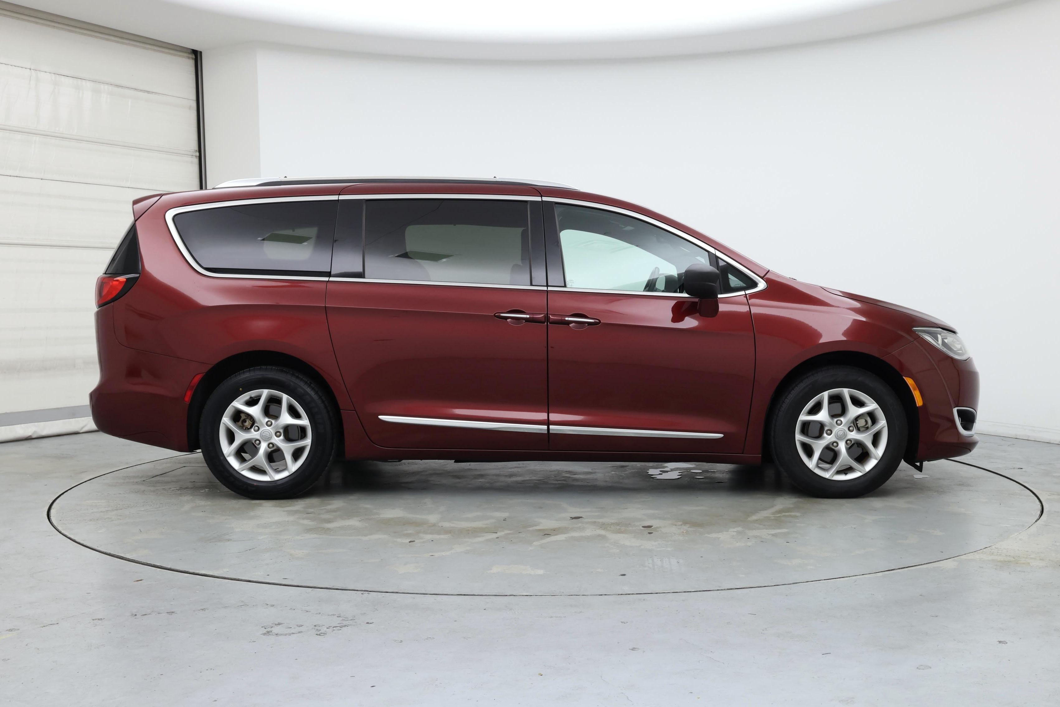 Thumbnail: 2020 Chrysler Pacifica - 7