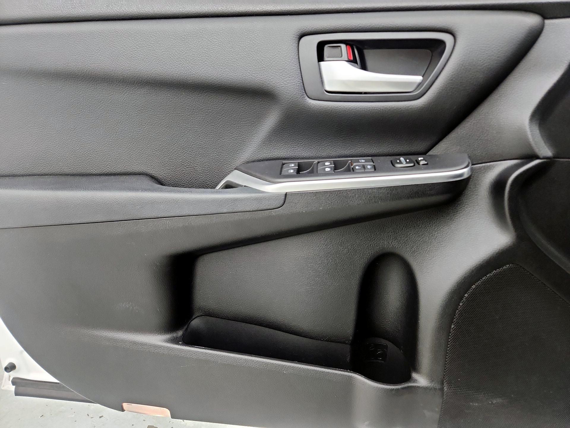 Thumbnail: 2016 Toyota Camry - 12