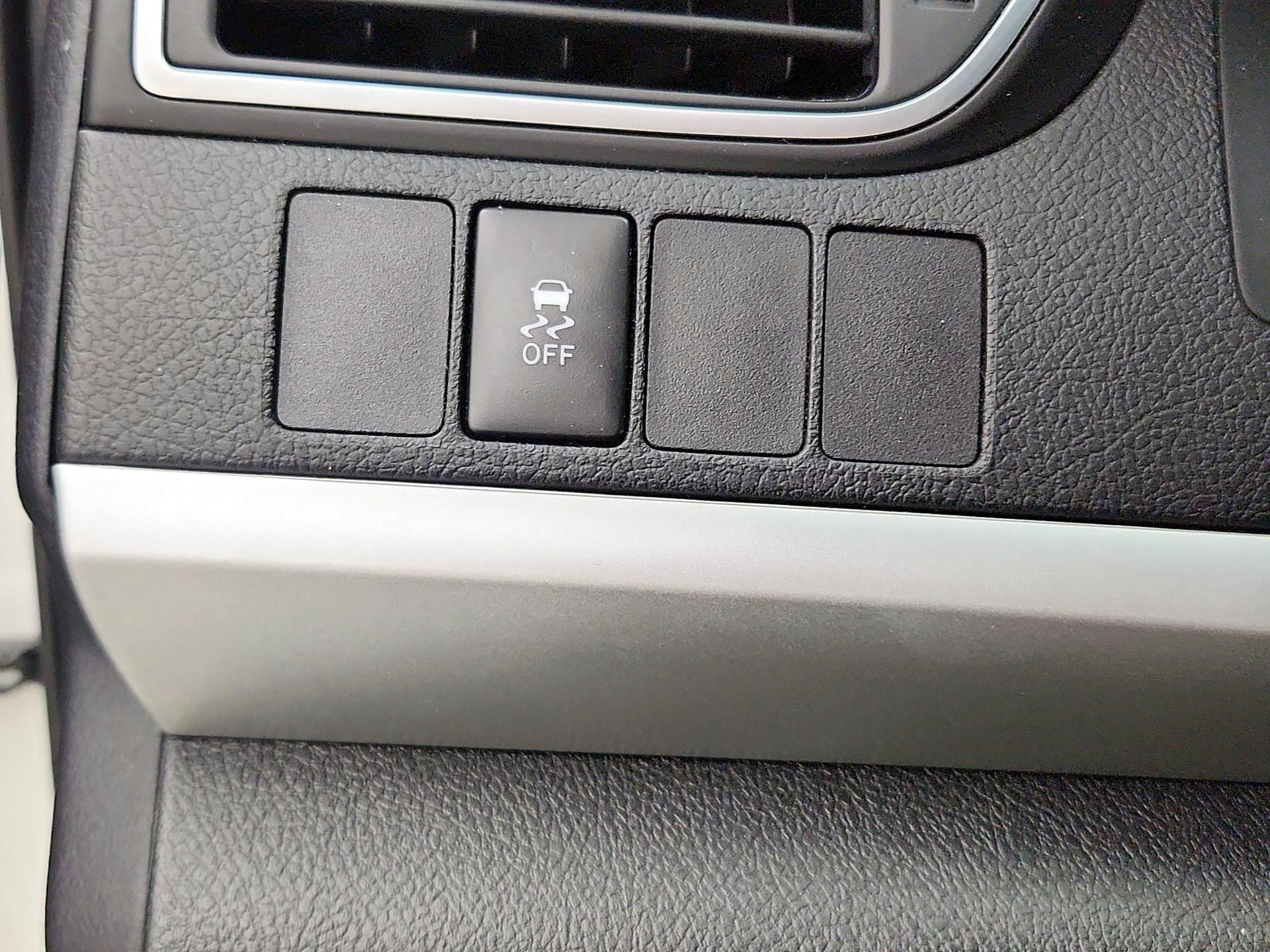 Thumbnail: 2016 Toyota Camry - 13