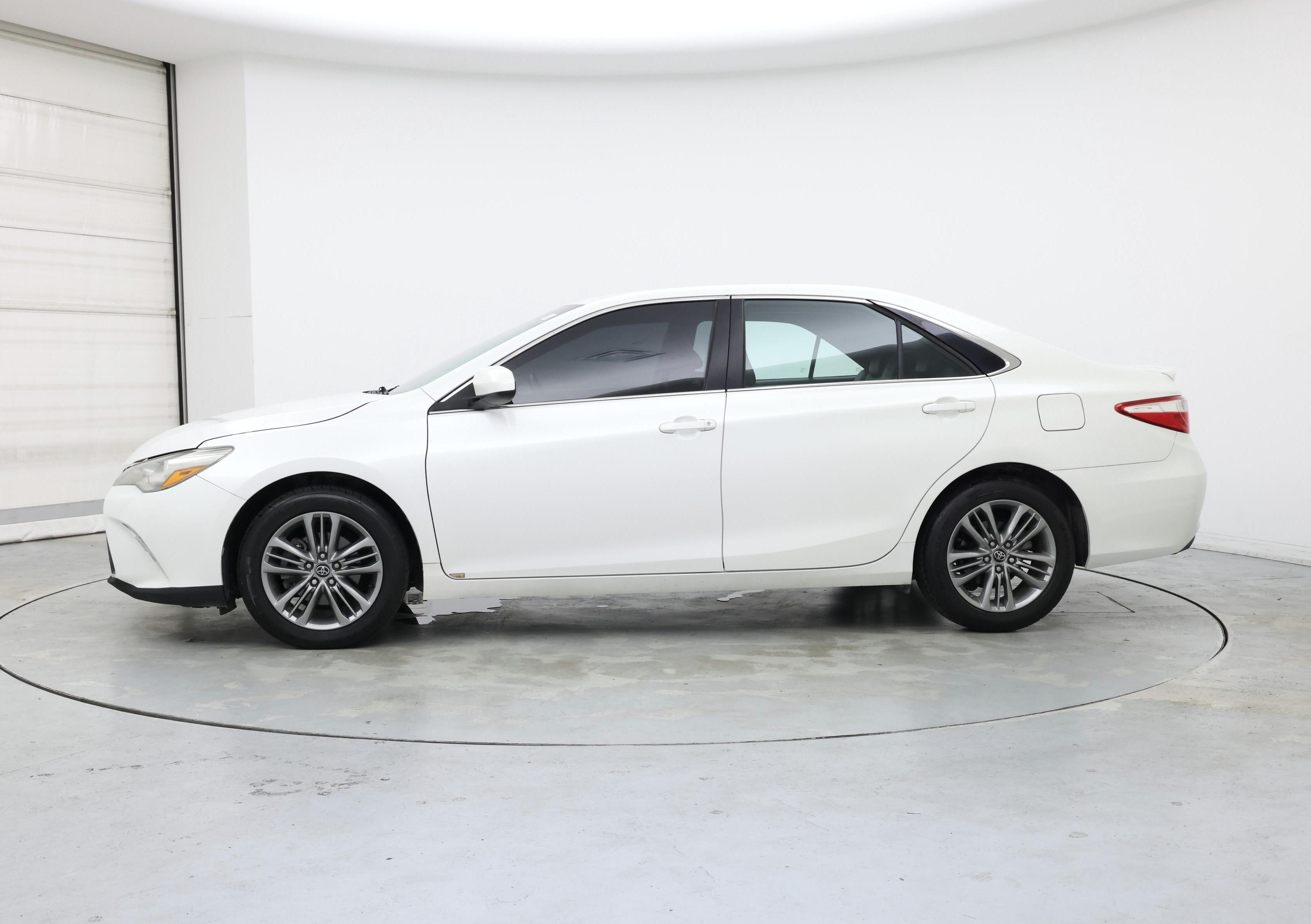 Thumbnail: 2016 Toyota Camry - 3