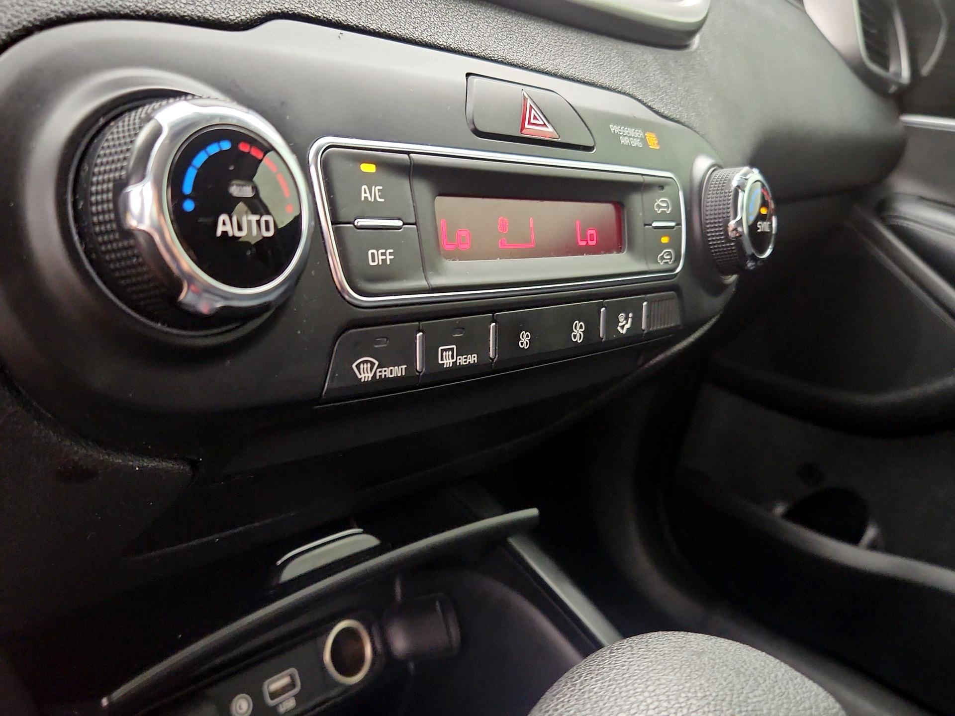 Thumbnail: 2019 Kia Sorento - 16