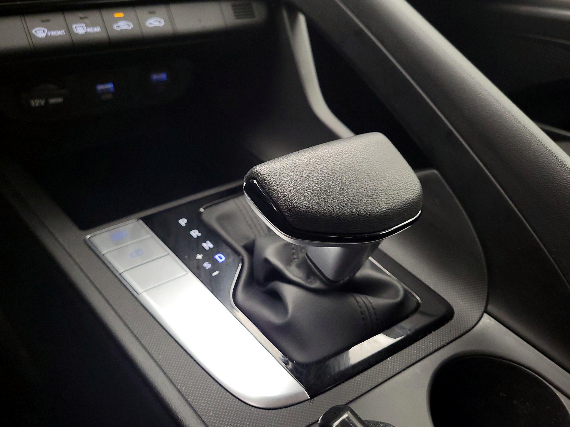 Thumbnail: 2022 Hyundai Elantra - 17