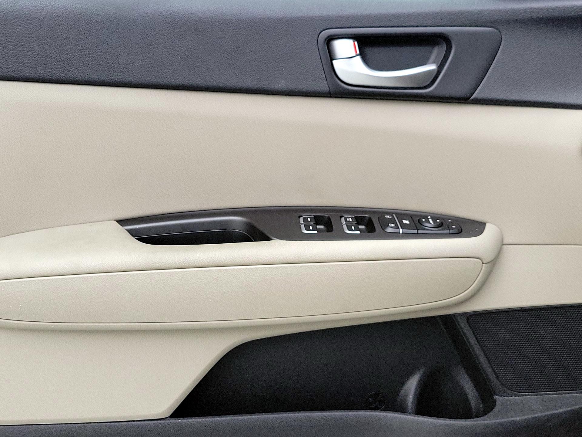Thumbnail: 2016 Kia Optima - 12