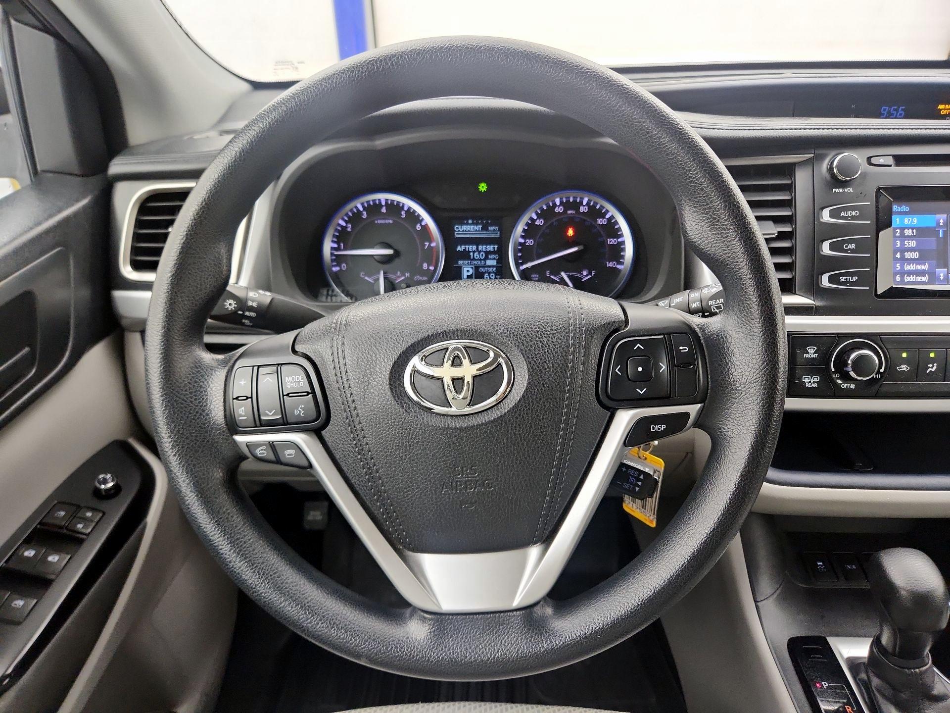 Thumbnail: 2016 Toyota Highlander - 10