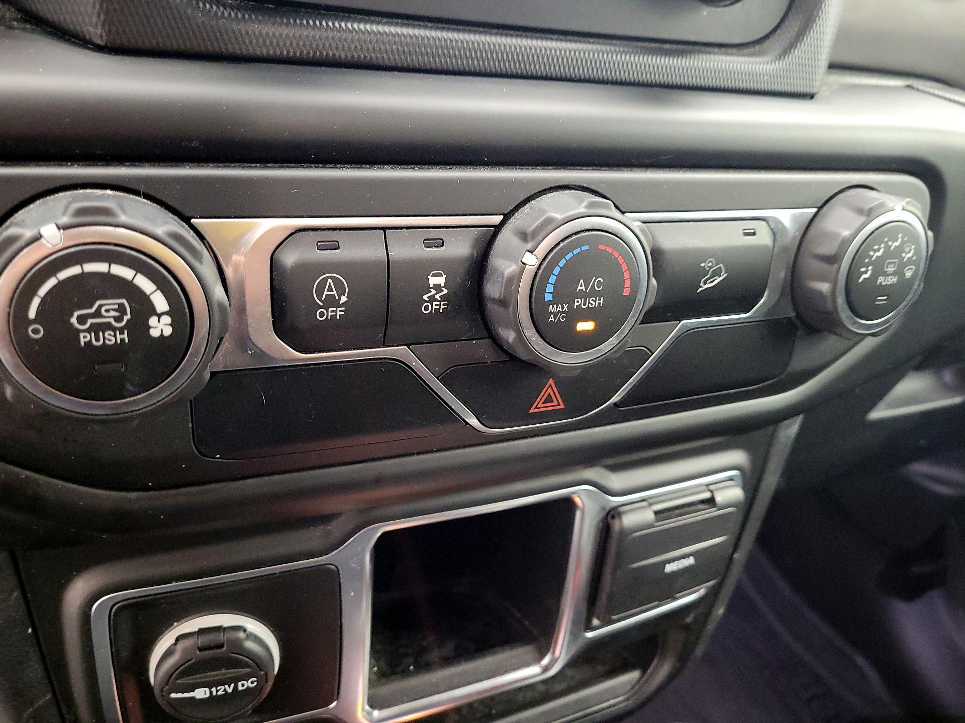Thumbnail: 2020 Jeep Wrangler - 14