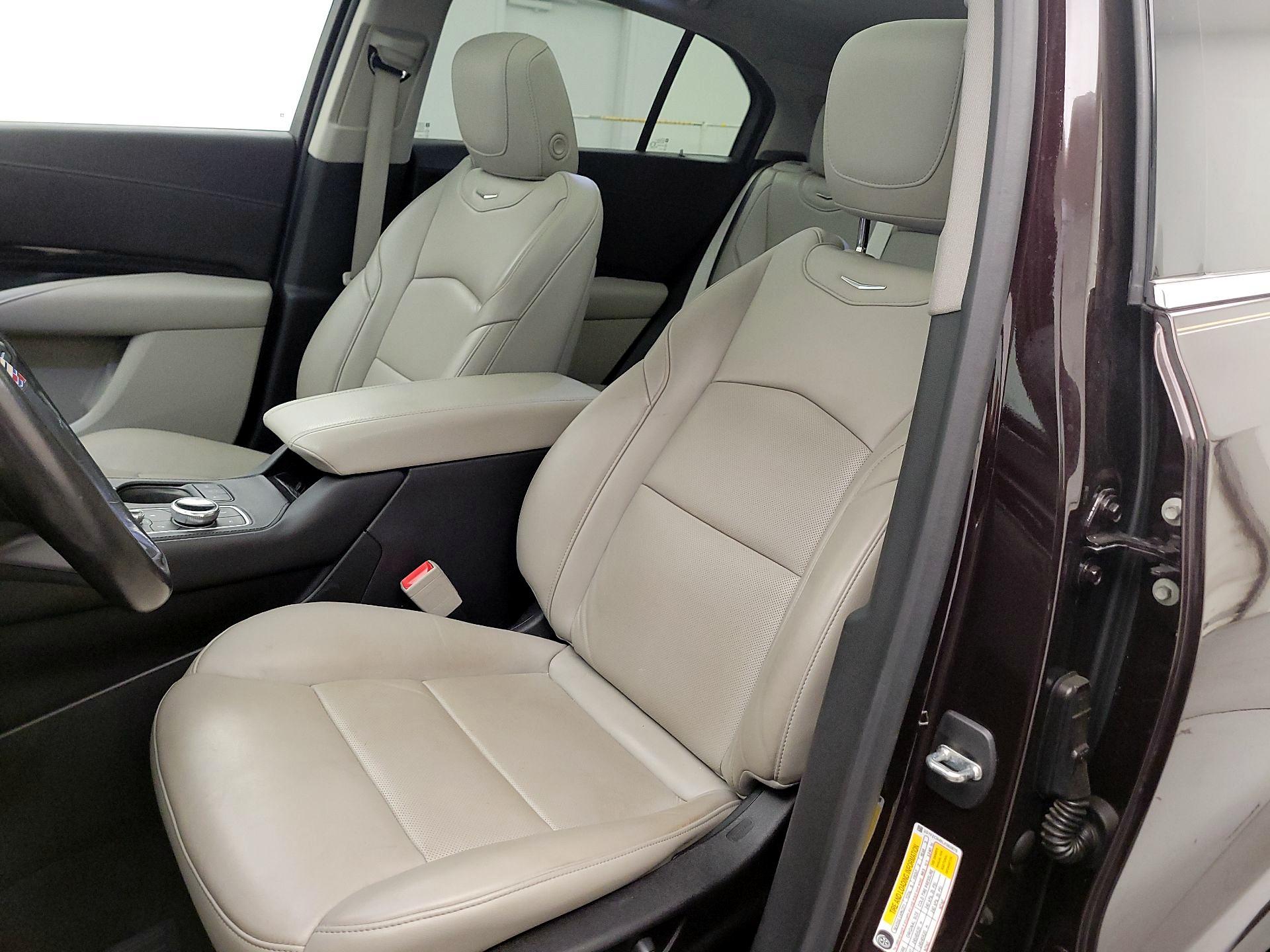 Thumbnail: 2020 Cadillac XT4 - 11