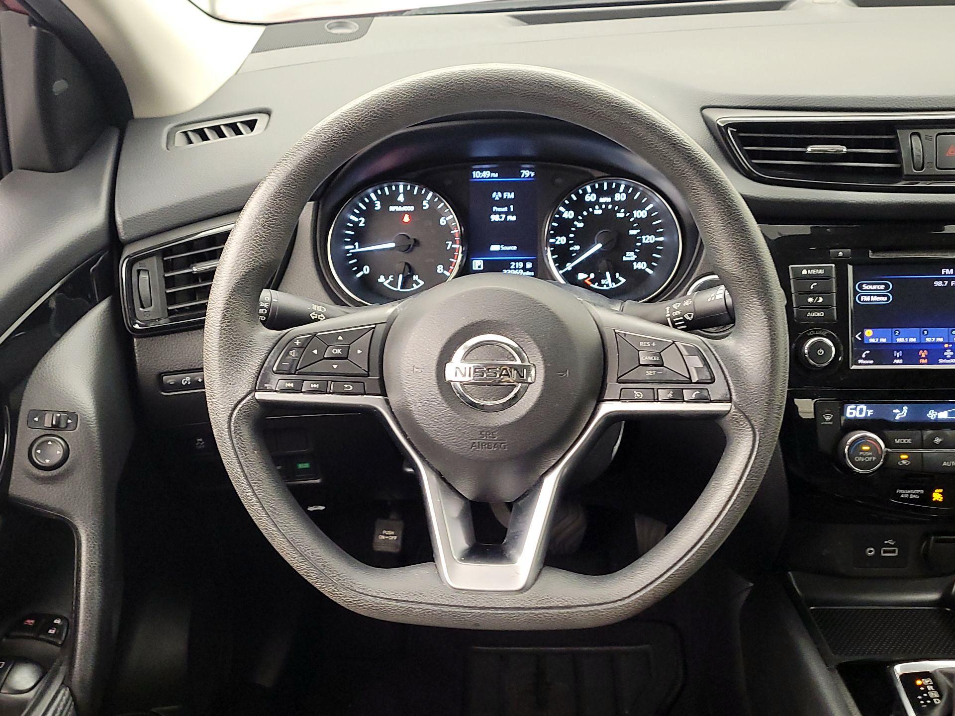 Thumbnail: 2020 Nissan Rogue Sport - 10