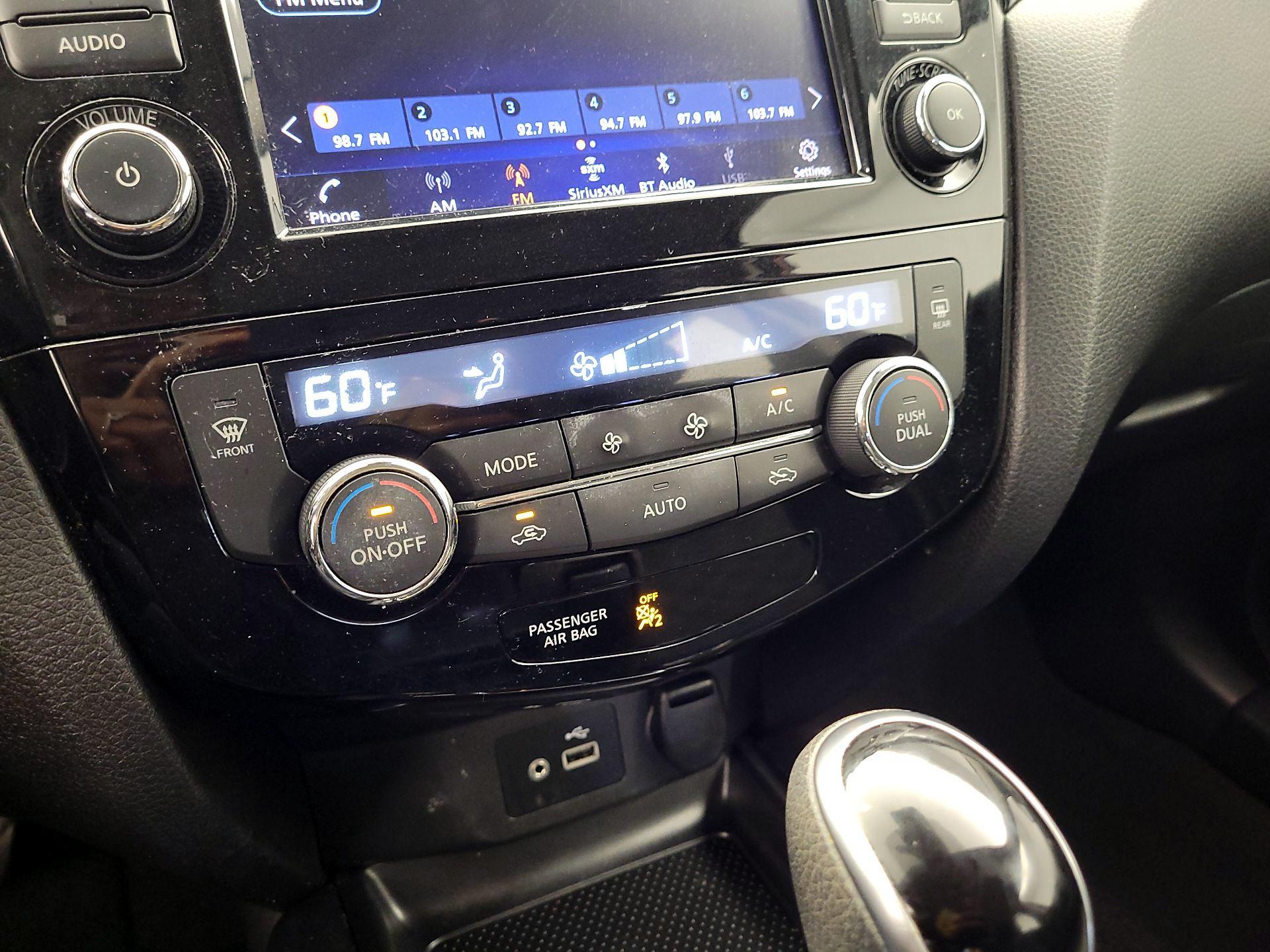 Thumbnail: 2020 Nissan Rogue Sport - 16