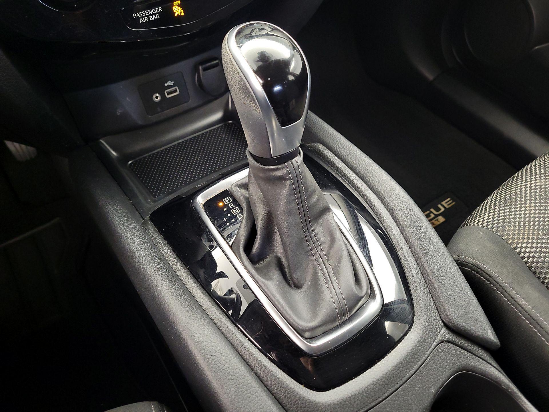 Thumbnail: 2020 Nissan Rogue Sport - 17