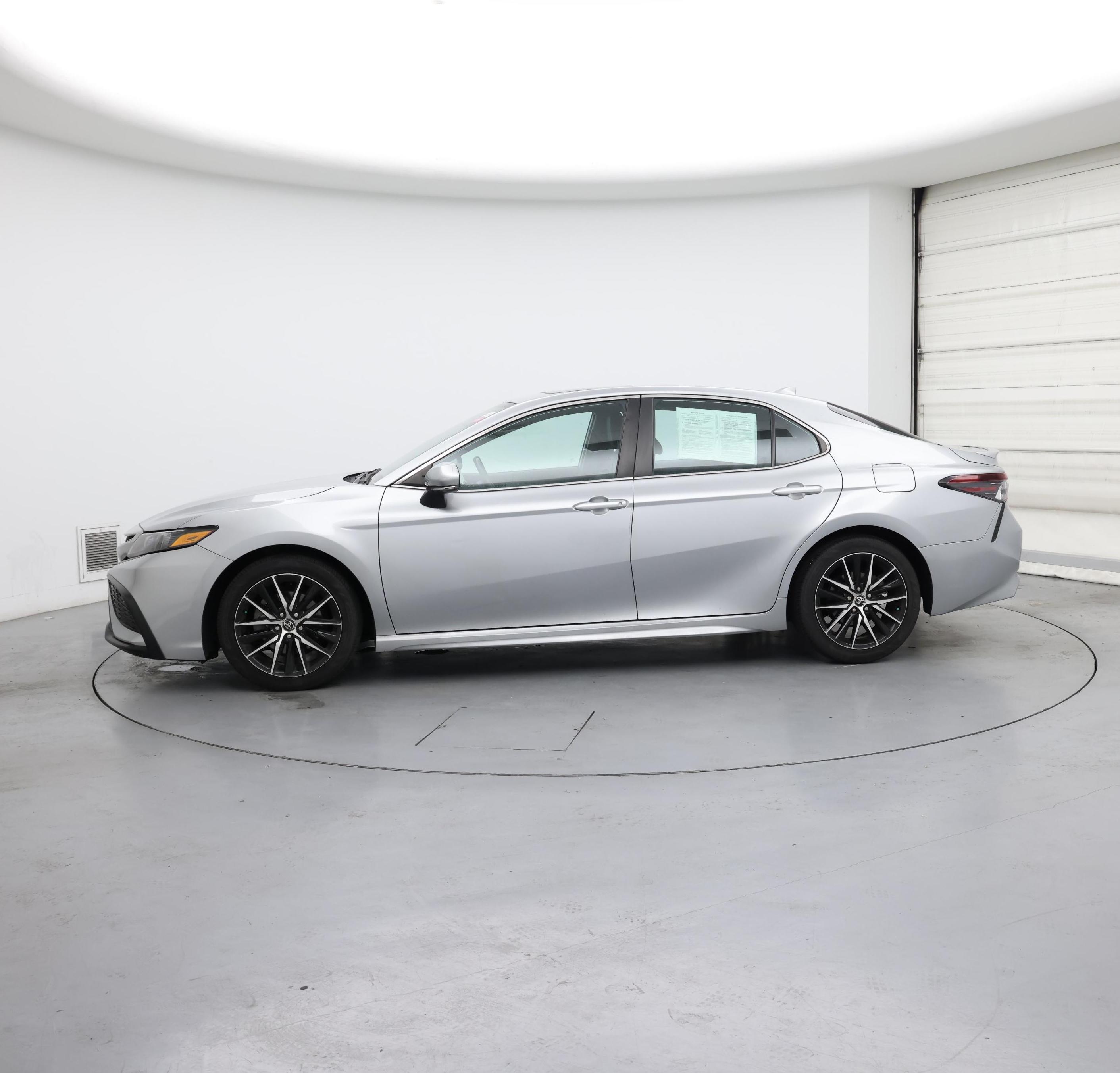 Thumbnail: 2022 Toyota Camry - 3