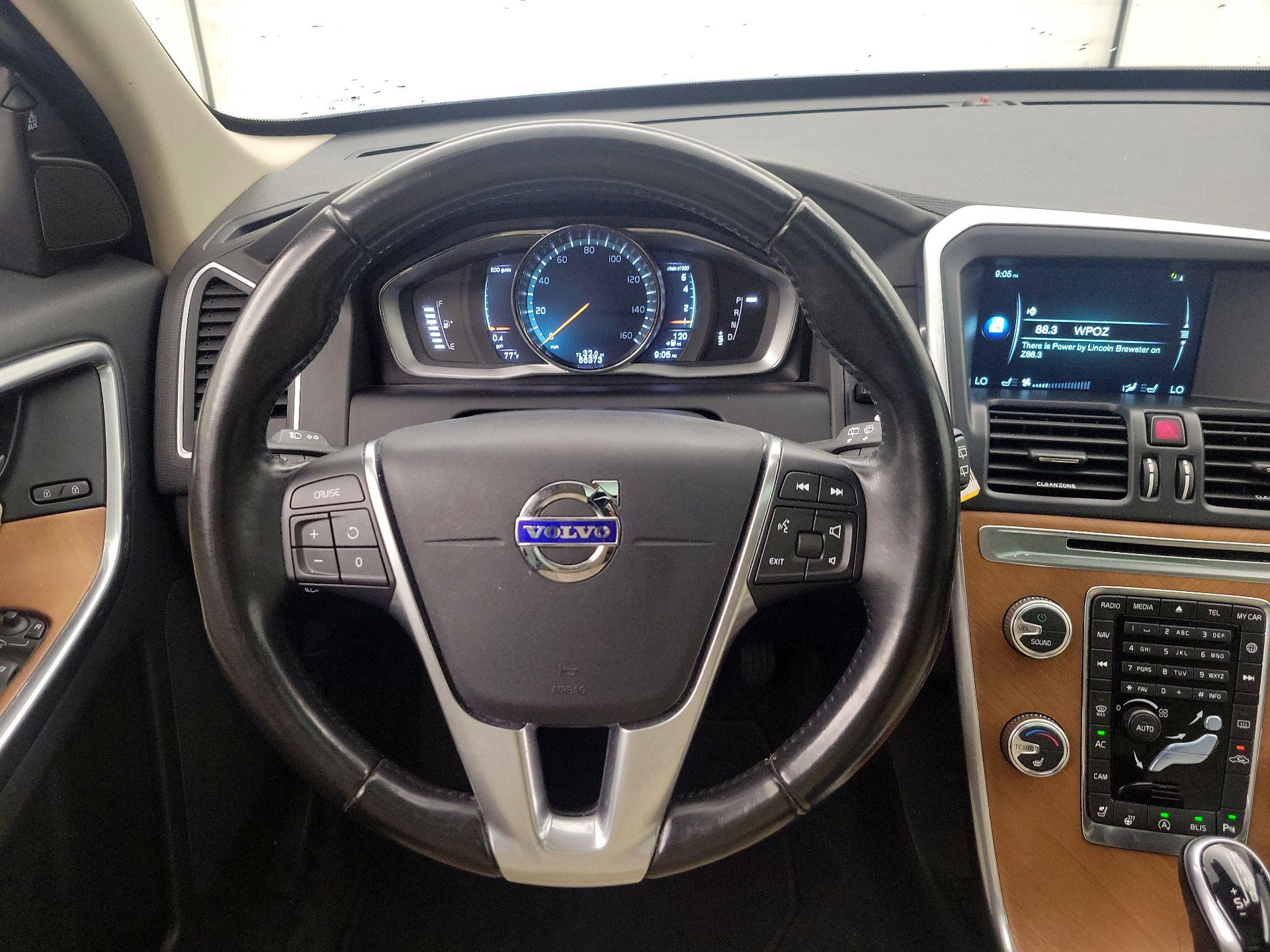Thumbnail: 2017 Volvo XC60 - 10