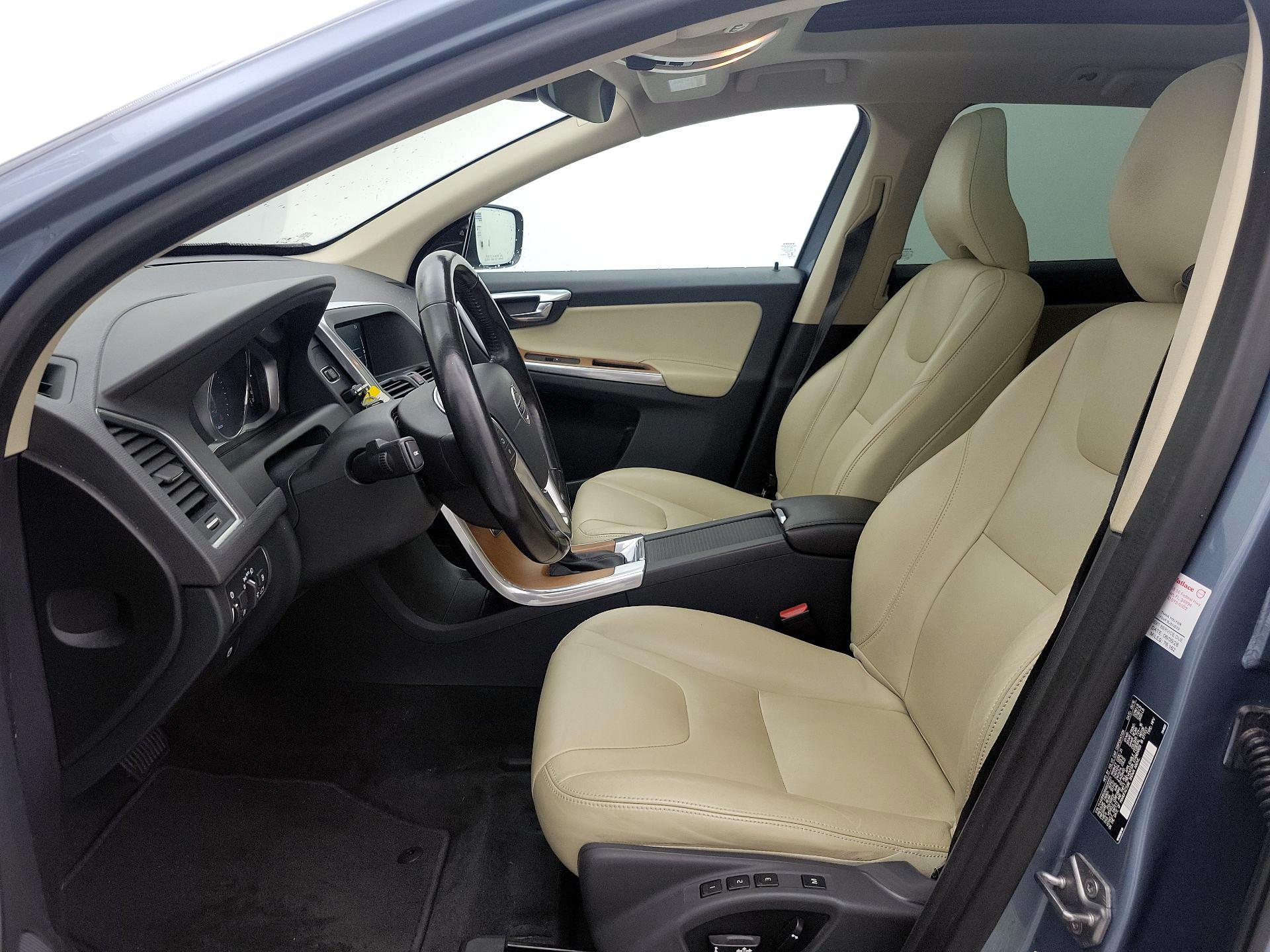 Thumbnail: 2017 Volvo XC60 - 11