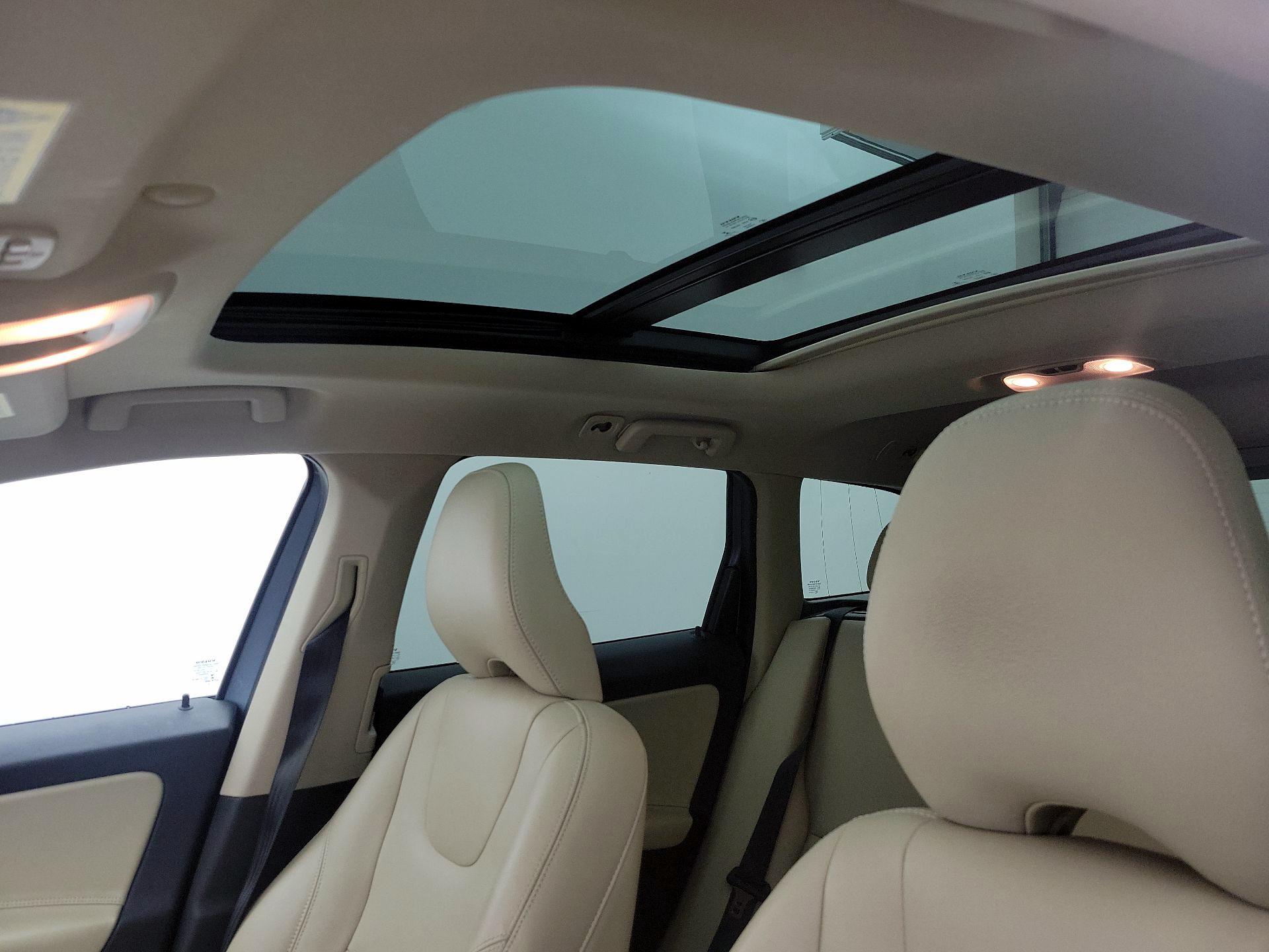 Thumbnail: 2017 Volvo XC60 - 19
