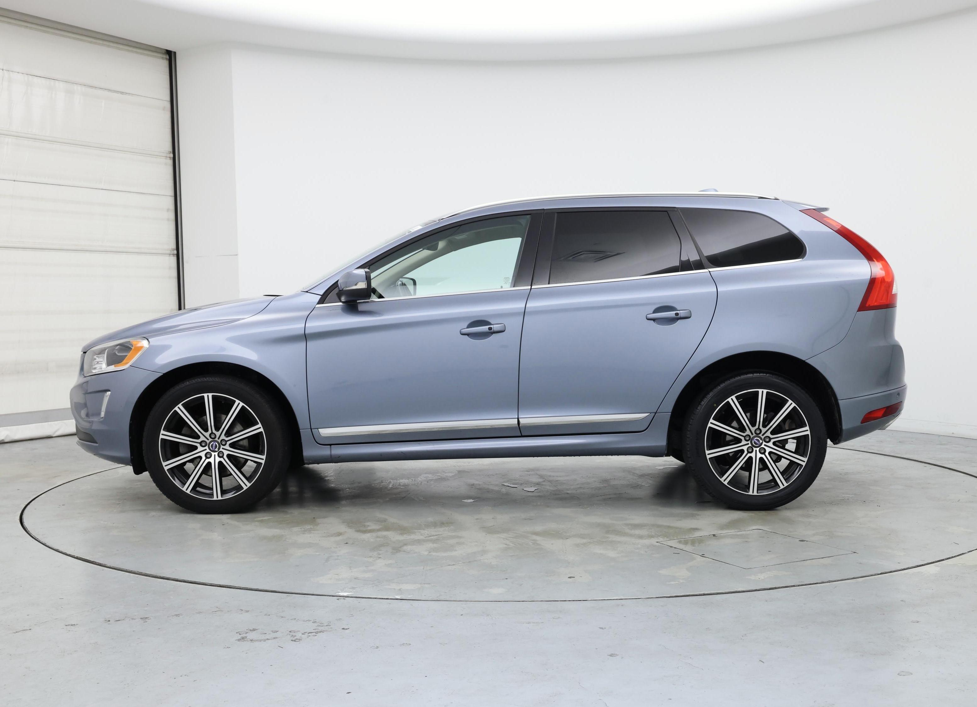 Thumbnail: 2017 Volvo XC60 - 3