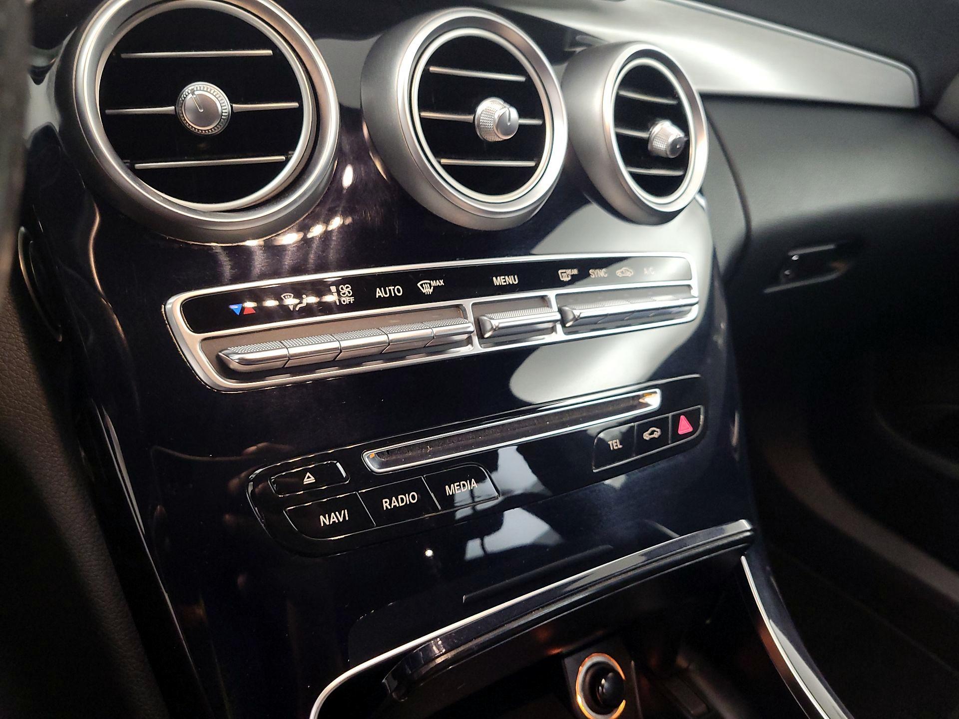 Thumbnail: 2015 Mercedes-Benz C-Class - 14