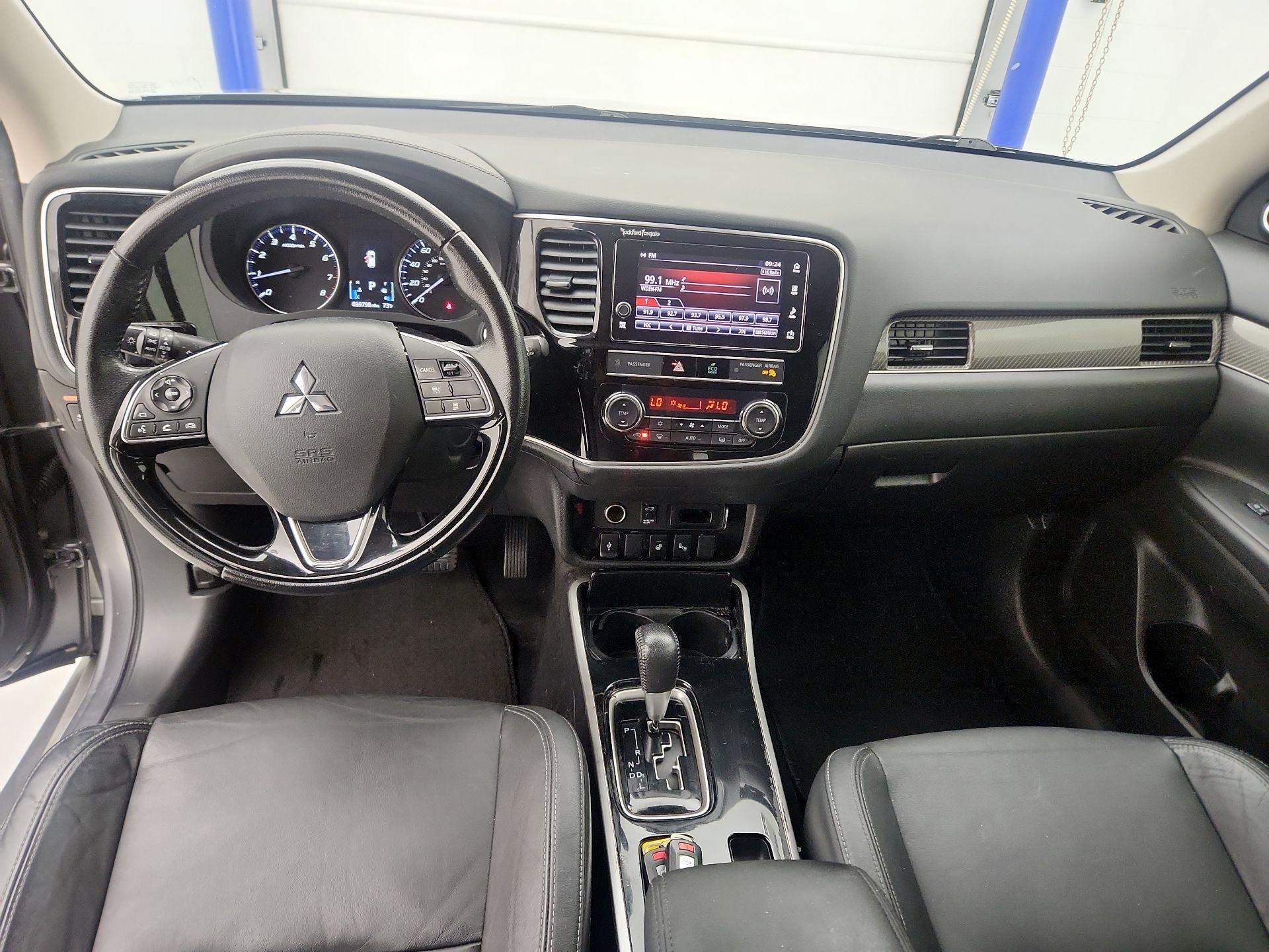 Thumbnail: 2019 Mitsubishi Outlander - 9