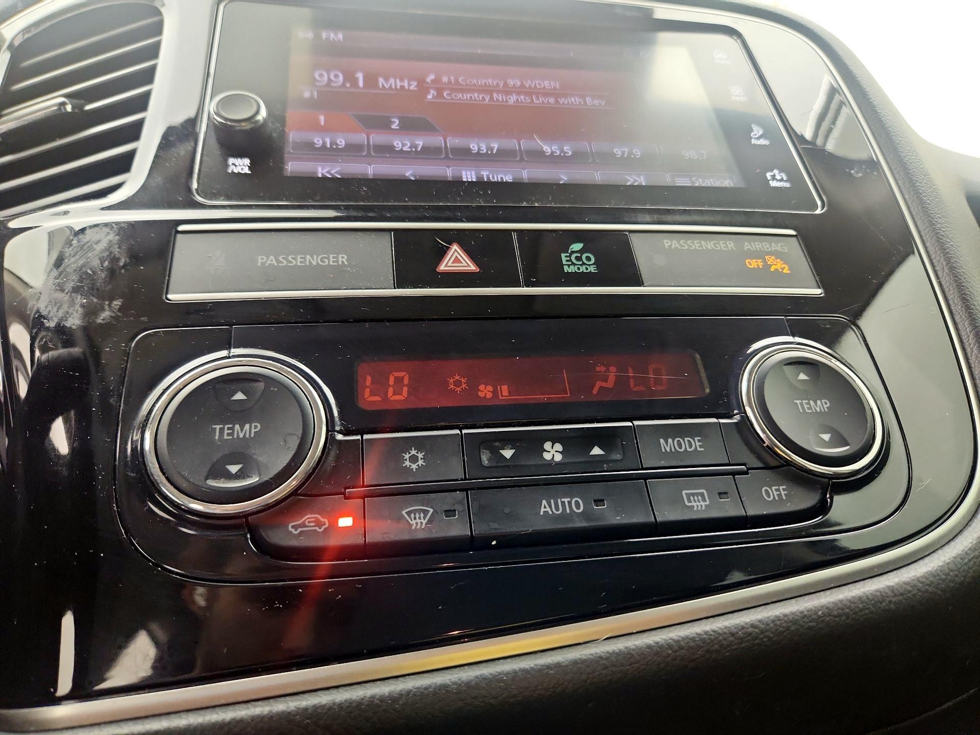 Thumbnail: 2019 Mitsubishi Outlander - 16