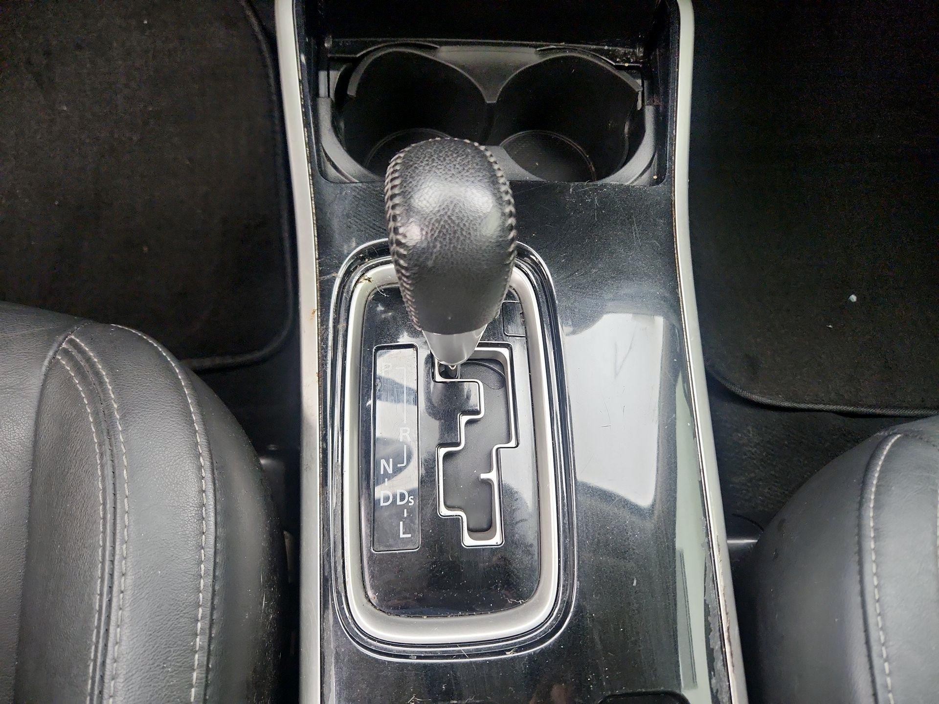Thumbnail: 2019 Mitsubishi Outlander - 17