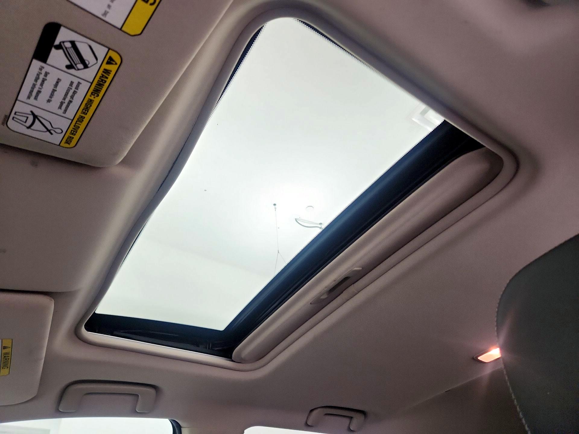 Thumbnail: 2019 Mitsubishi Outlander - 18