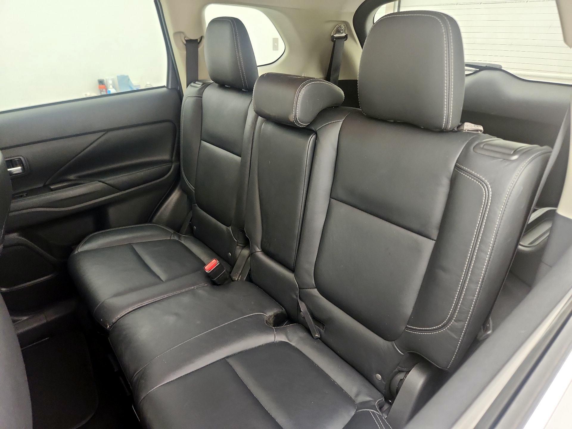 Thumbnail: 2019 Mitsubishi Outlander - 19