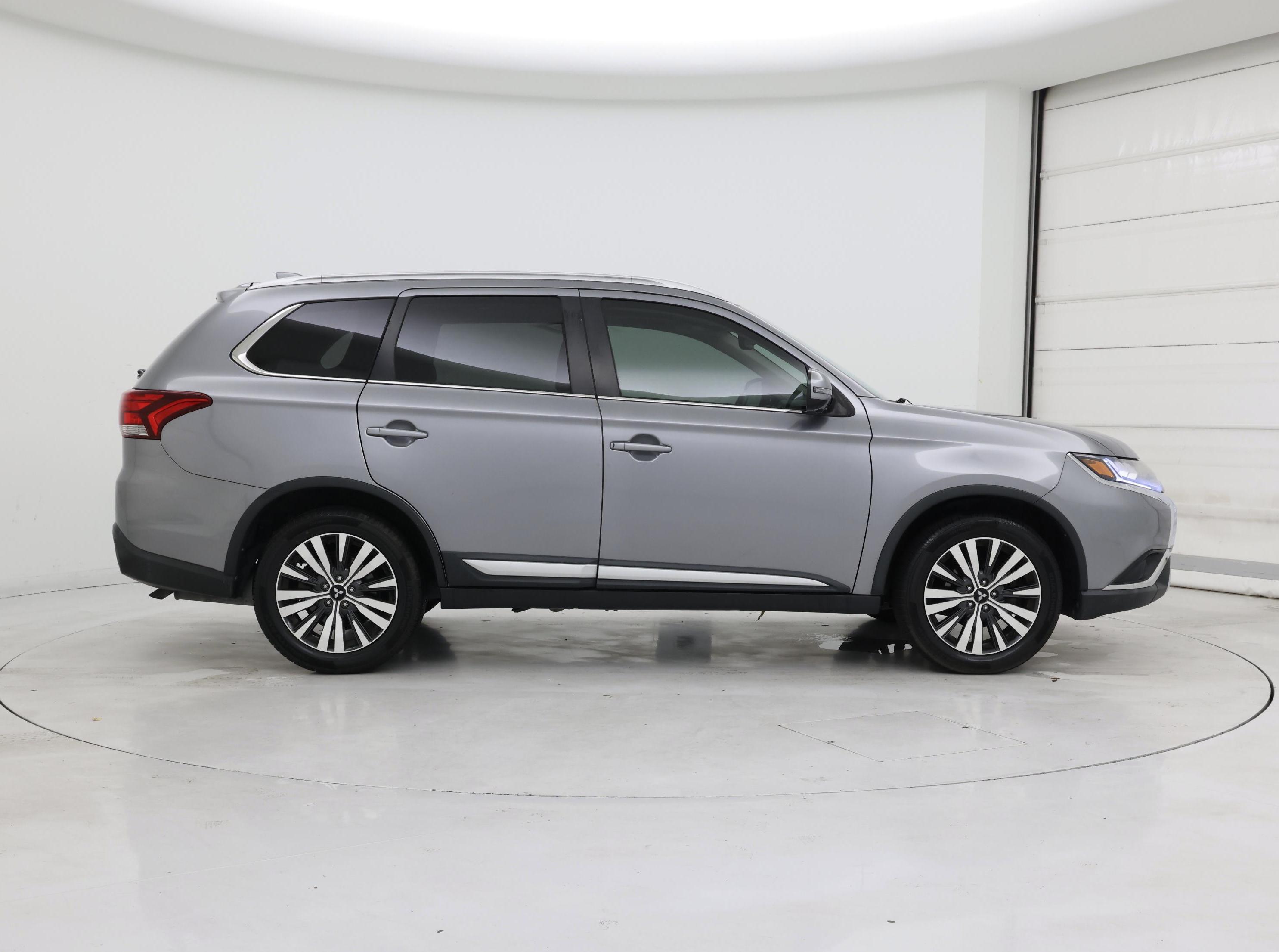 Thumbnail: 2019 Mitsubishi Outlander - 7