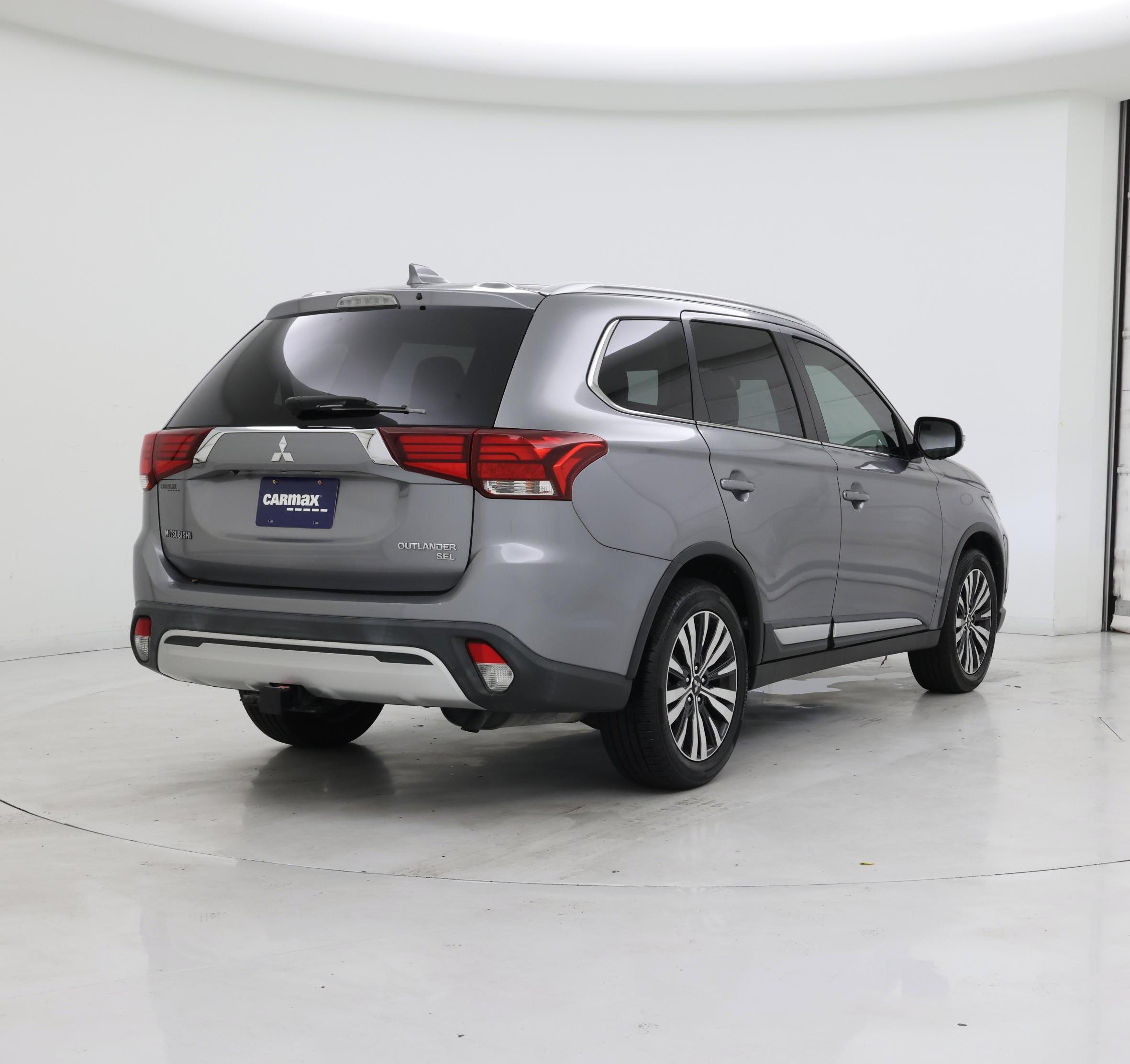Thumbnail: 2019 Mitsubishi Outlander - 8
