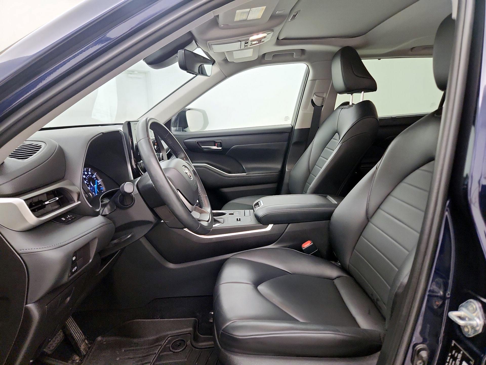 Thumbnail: 2022 Toyota Highlander - 11