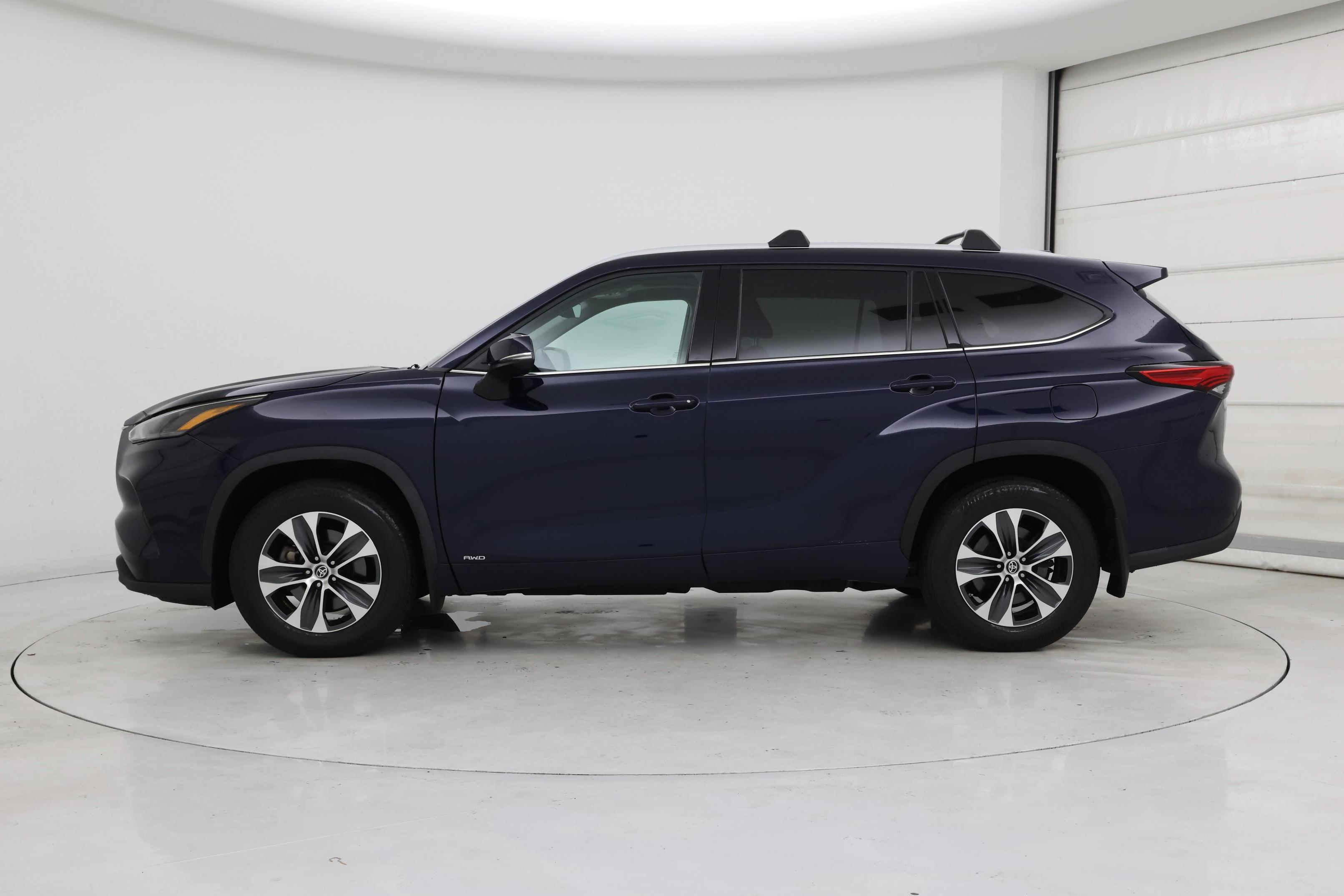 Thumbnail: 2022 Toyota Highlander - 3