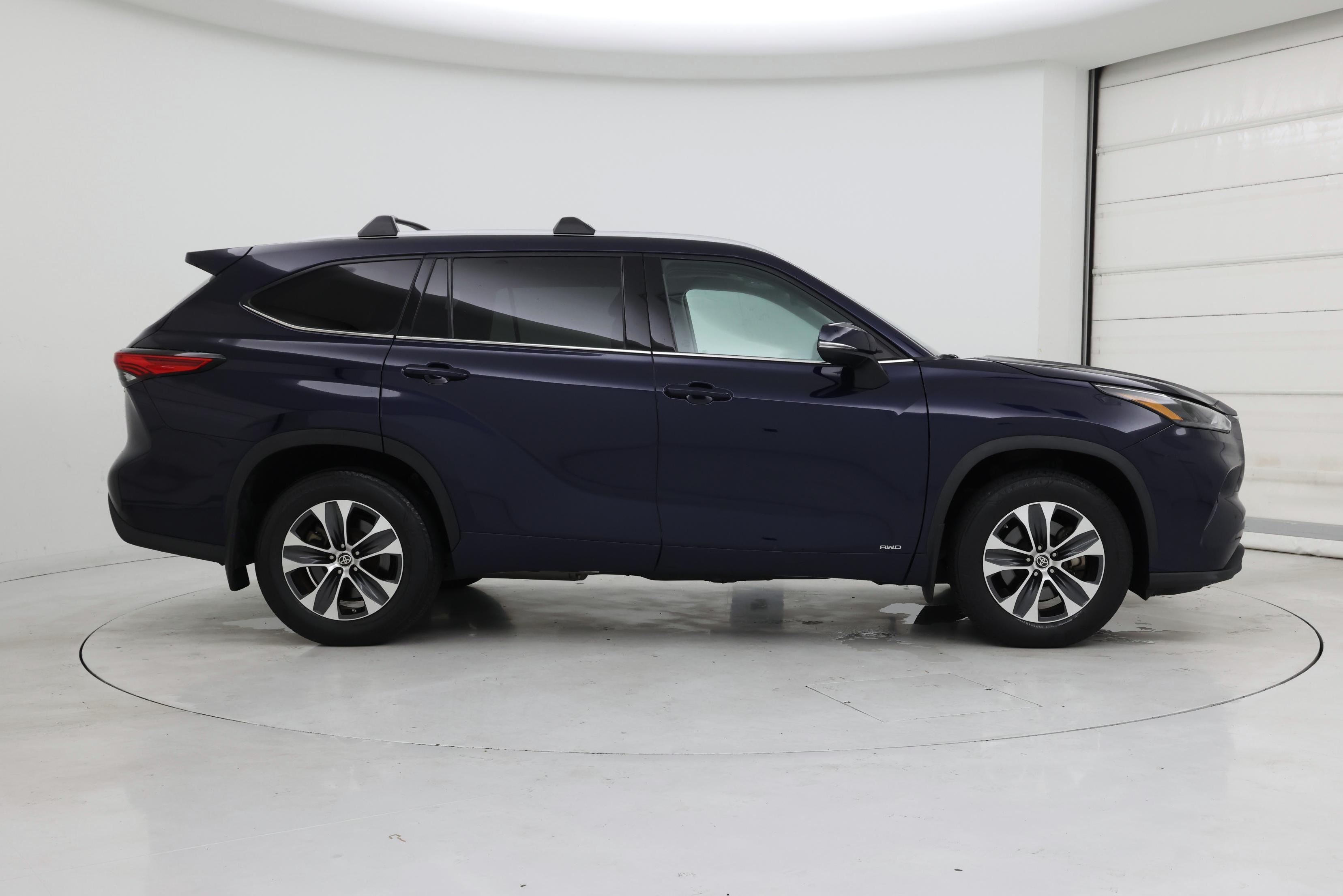Thumbnail: 2022 Toyota Highlander - 7