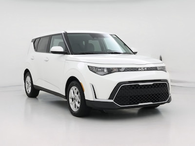 White 2023 Kia Soul LX